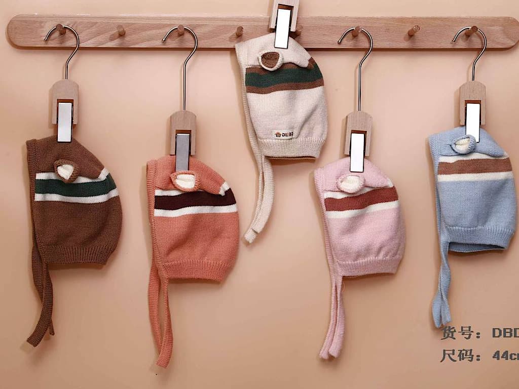 کلاه بافت بند دار با آستر نخی DLBD