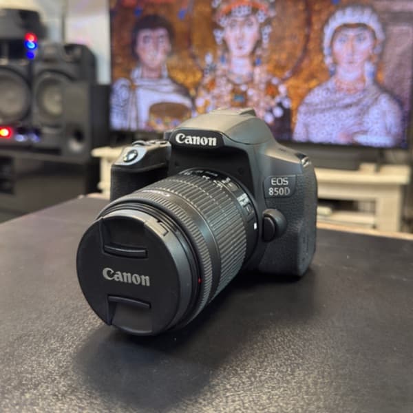 دوربین دست دوم Canon EOS 850D kit EF-S 18-55mm f/4-5.6 IS STM (7/000 شات)