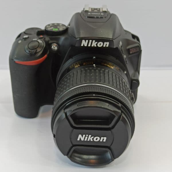 دوربین دست دوم Nikon D5600 Kit 18-55mm f/3.5-5.6G VR (25000 شات)