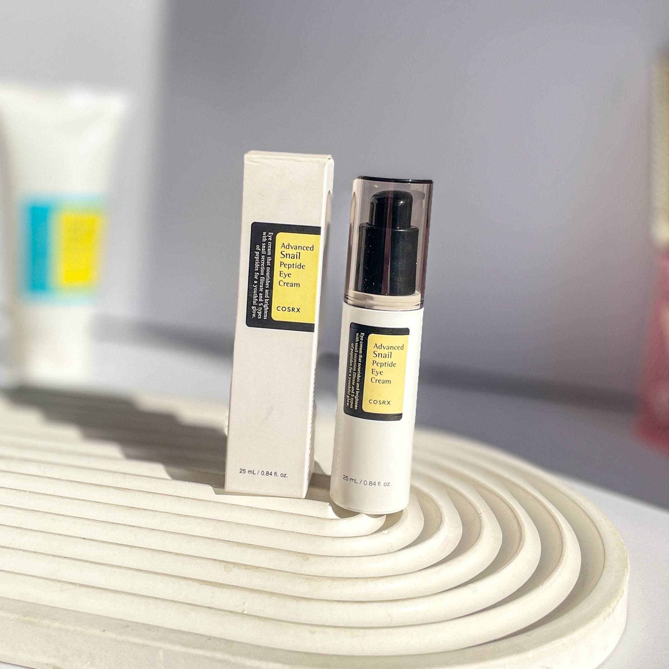 کرم دور چشم حلزون کوزارکس | روشن‌کننده و ضد چروک قوی