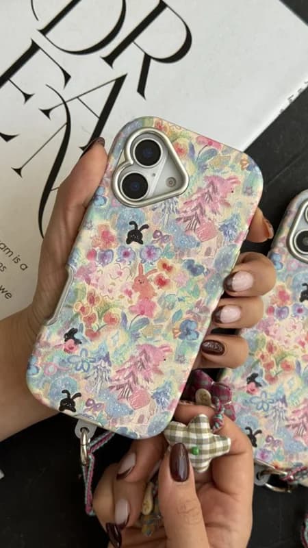 قاب گوشی آیفون خرگوش واندرلند + بندست گل پارچه ای