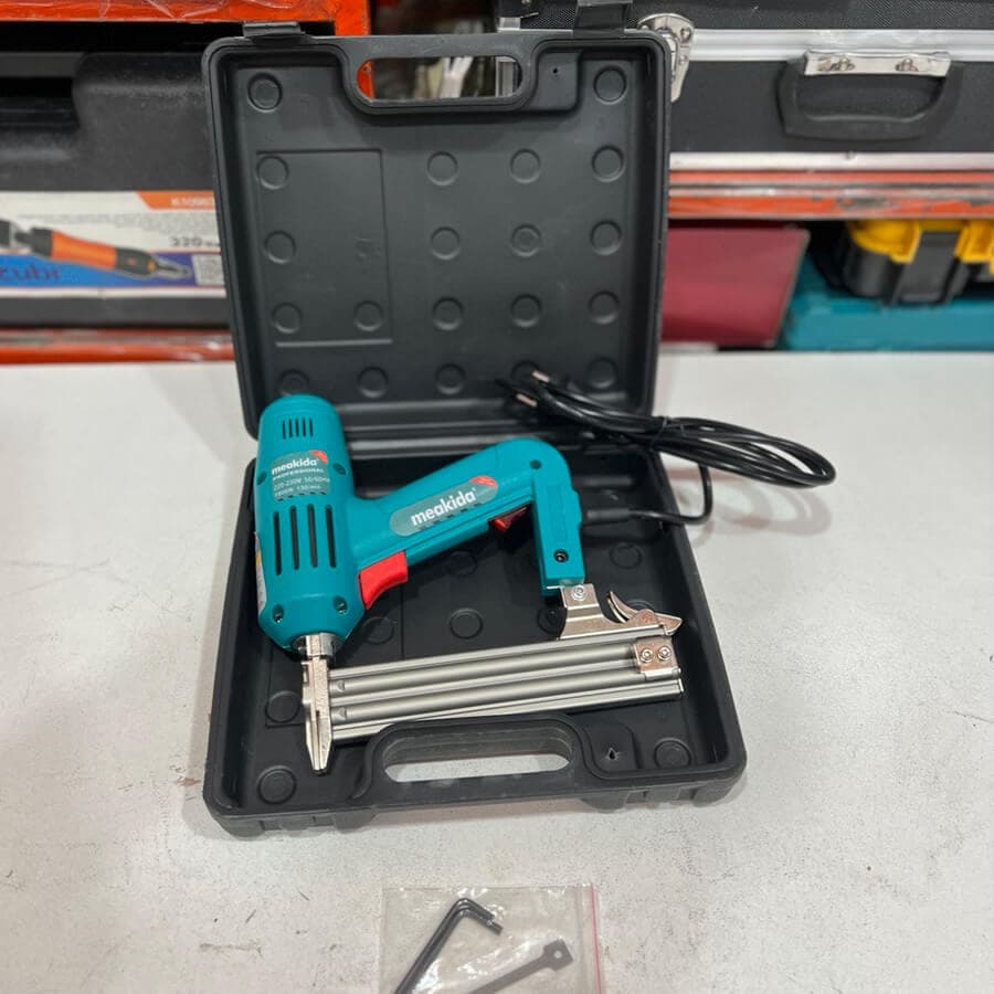 دستگاه میخکوب برقی ماکیدا مدل F30D