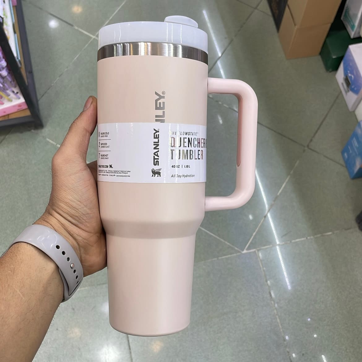 ماگ دسته‌دار استنلی مدل Quencher Tumbler H2.0 ظرفیت 1.2 لیتر – رنگ گلبهی