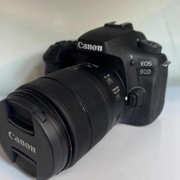 دوربین دست دوم Canon EOS 90D DSLR Camera with 18-135mm Lens (4500 شات)