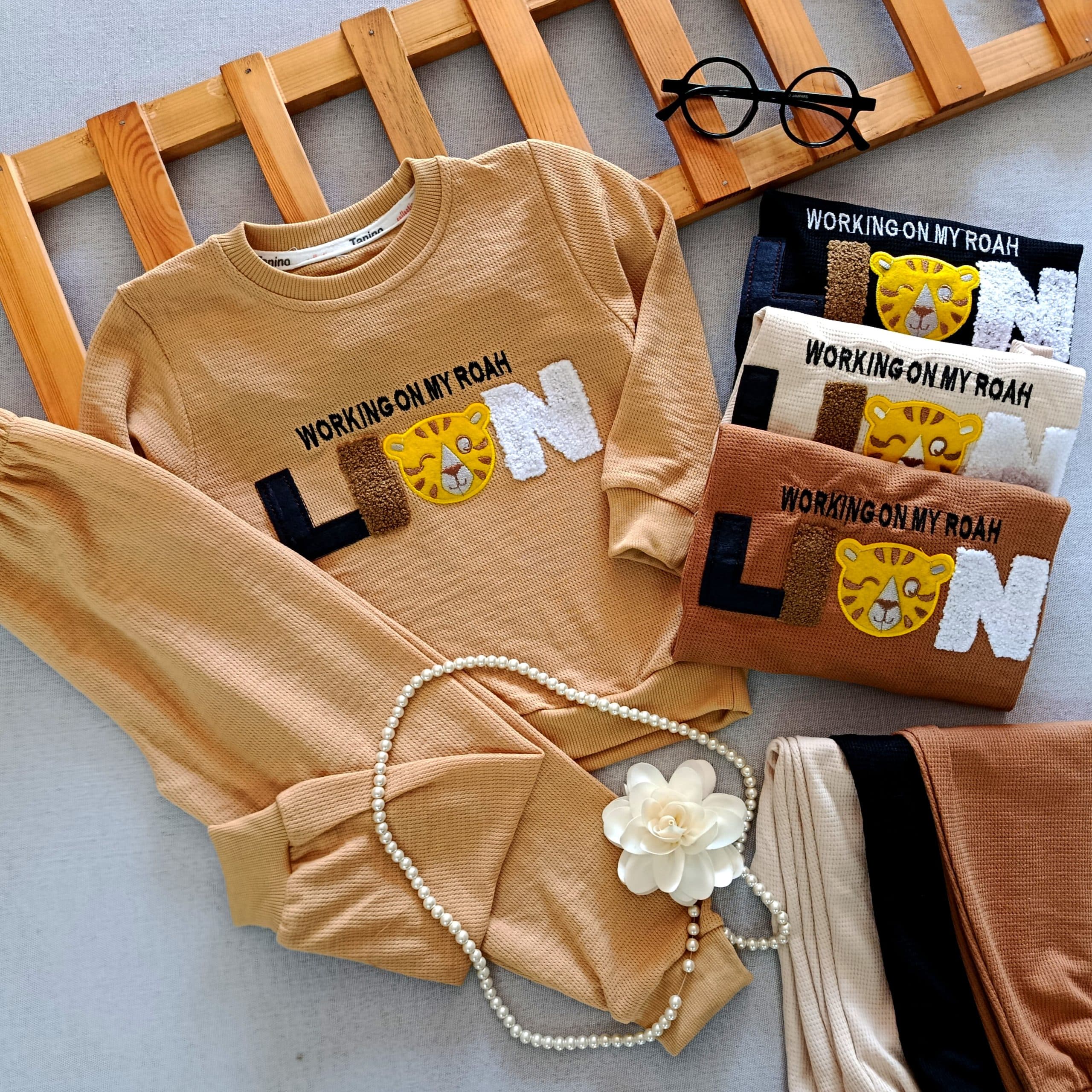 بلوز شلوار بیسکویتی lion