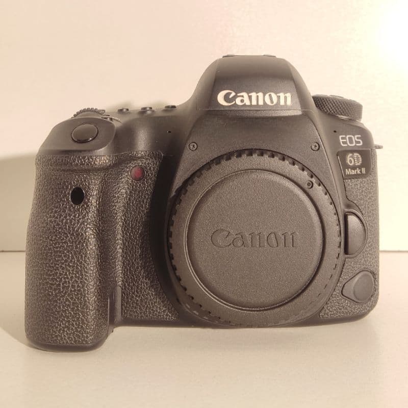 دوربین دست دوم Canon EOS 6D Mark II DSLR Camera Body (18000 شات)
