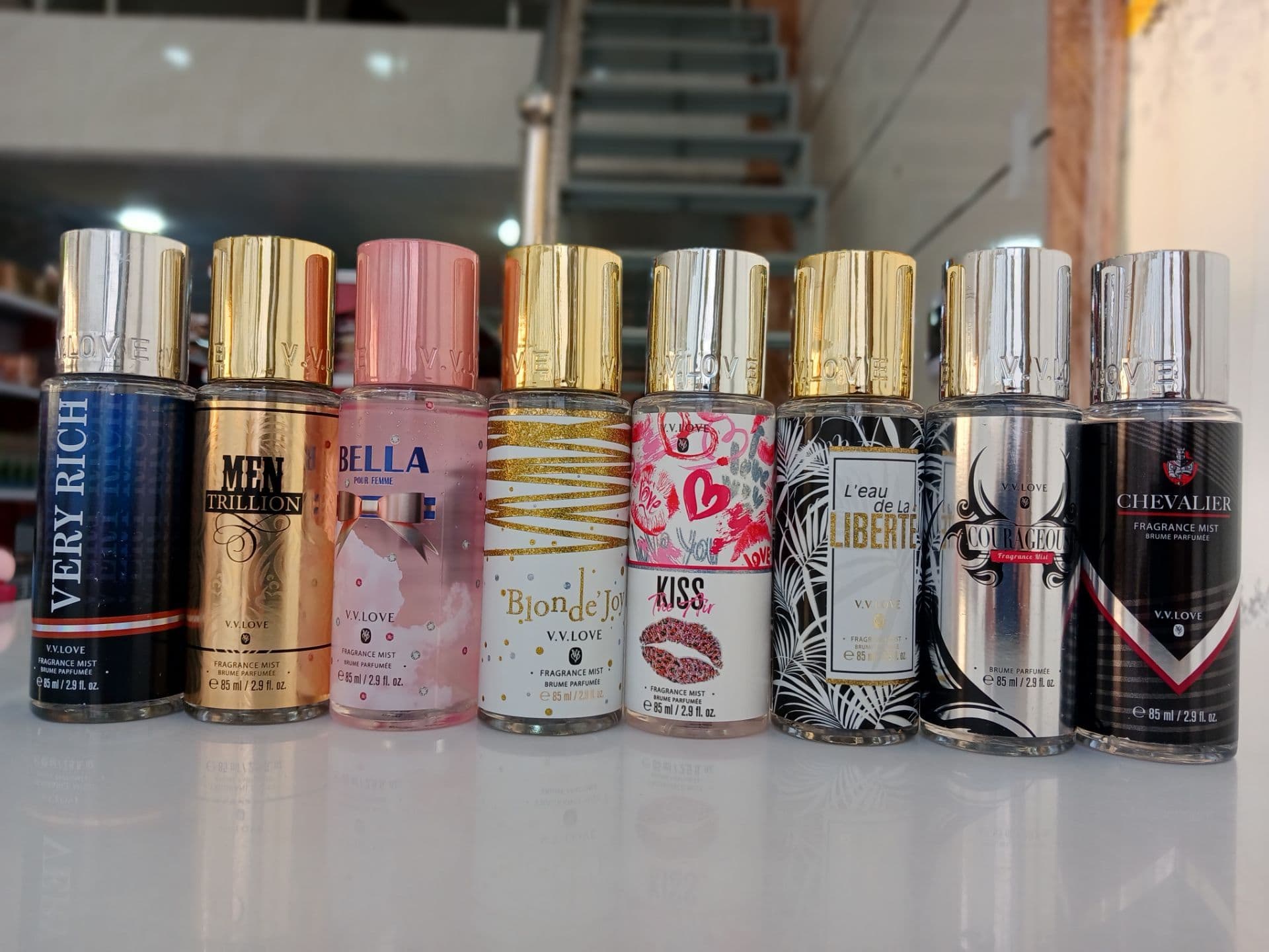 بادی ادکلنی وی لاو زنانه