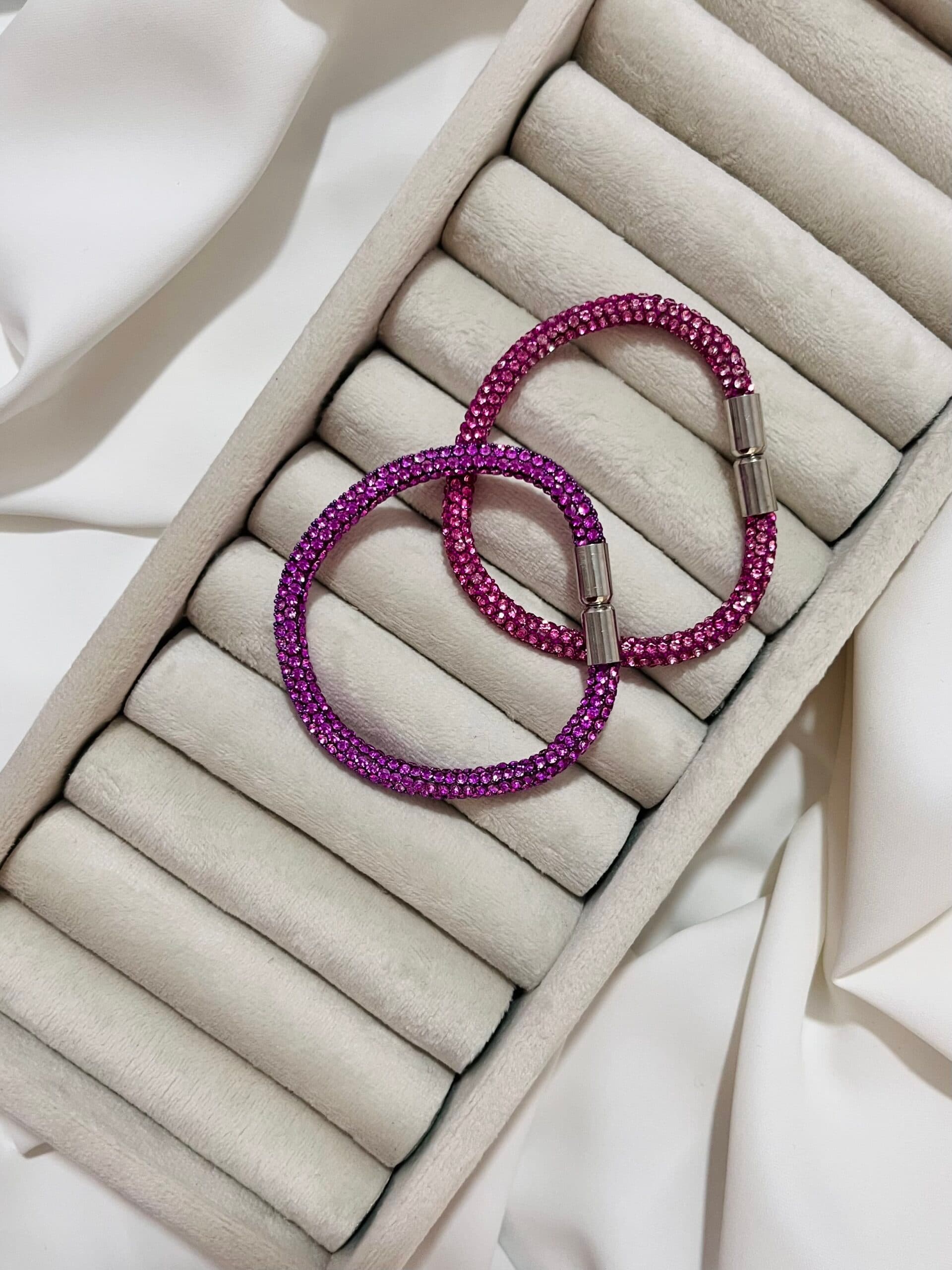 دستبند مگنتی نگین دار