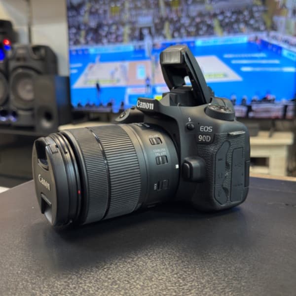 دوربین دست دوم Canon EOS 90D DSLR Camera with 18-135mm Lens (4000 شات)