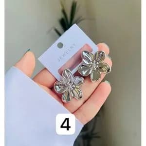 گوشواره نیکلی طرح گل نقره ای