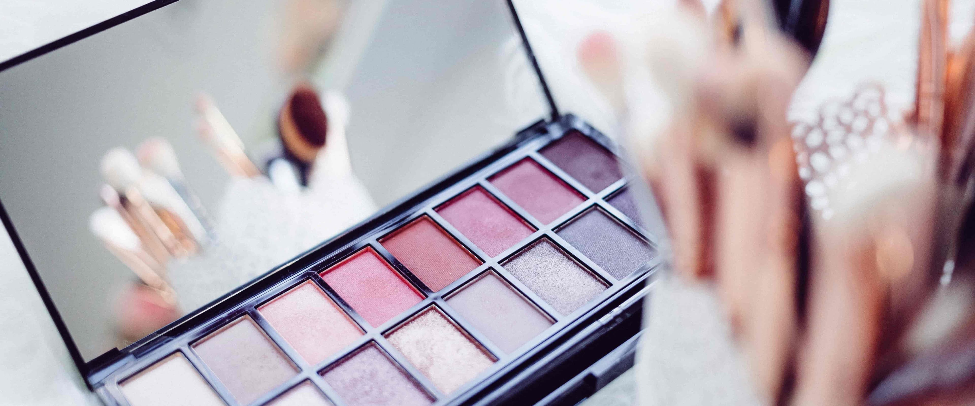 بنر فروشگاه فروشگاه کاشت ناخن و مژه علیزاده