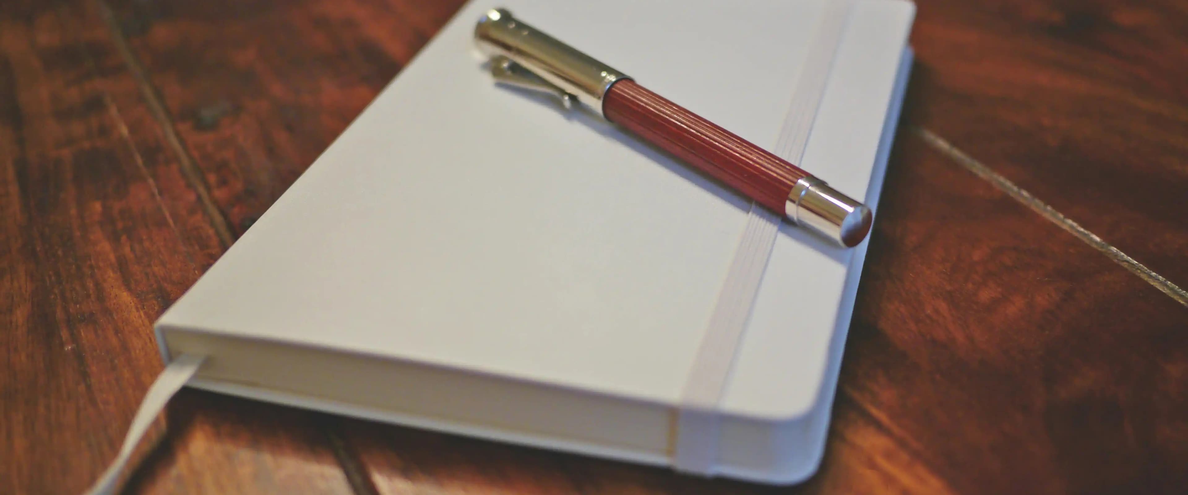 بنر فروشگاه کتاب فروشی چهارباغ | Chaharbagh Bookstore