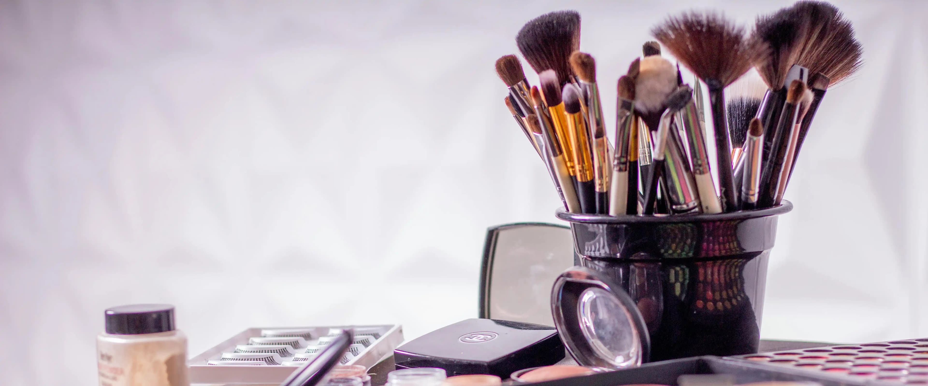 بنر فروشگاه آرایشی و بهداشتی یاشیل