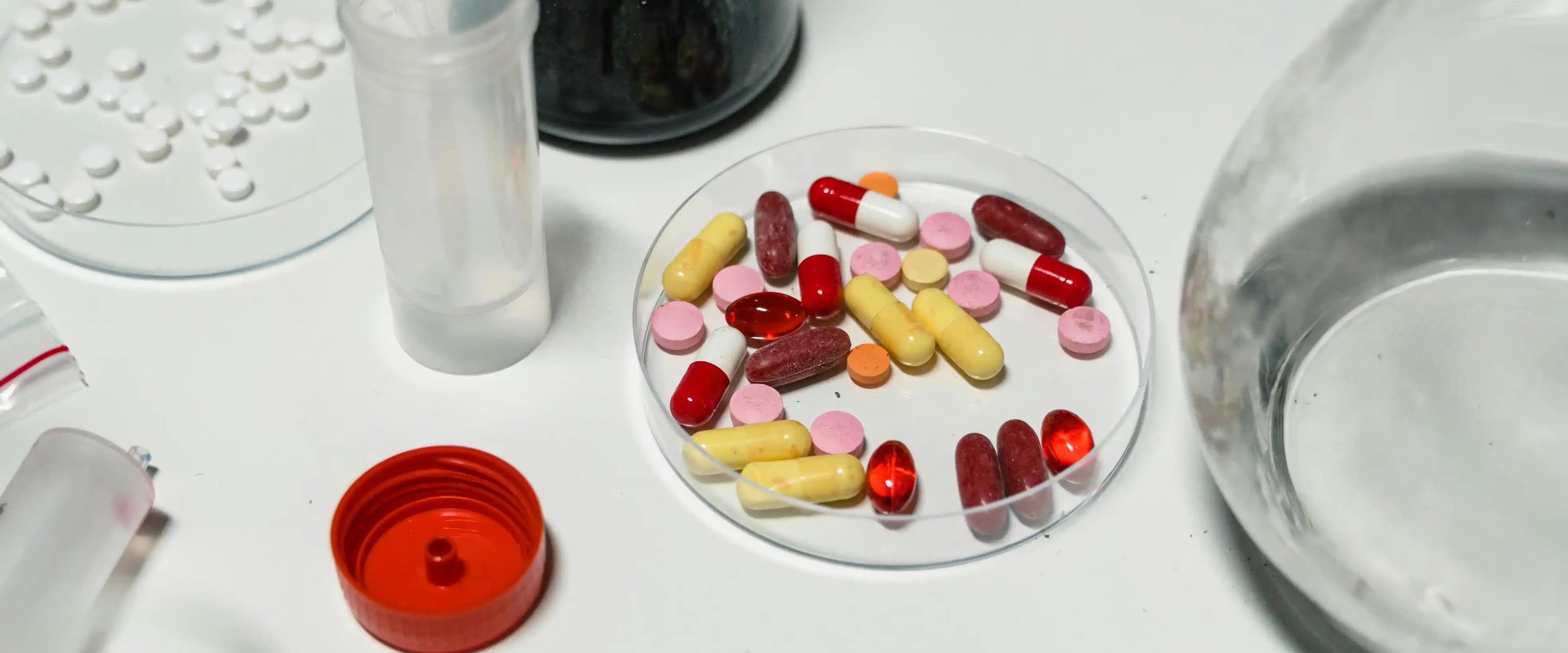 بنر فروشگاه داروخانه دکتر قزوینی