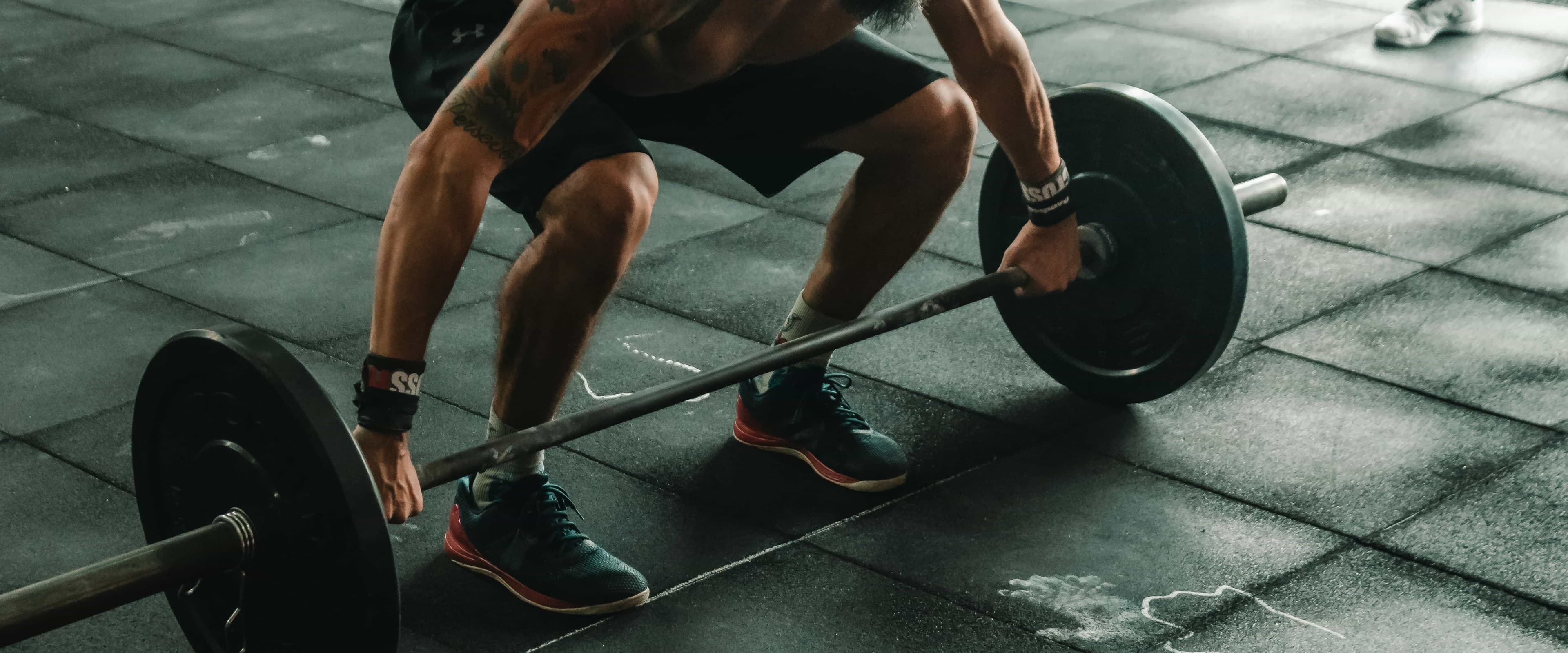 بنر فروشگاه پوشاک ورزشی و بدنسازی پاور کلودز