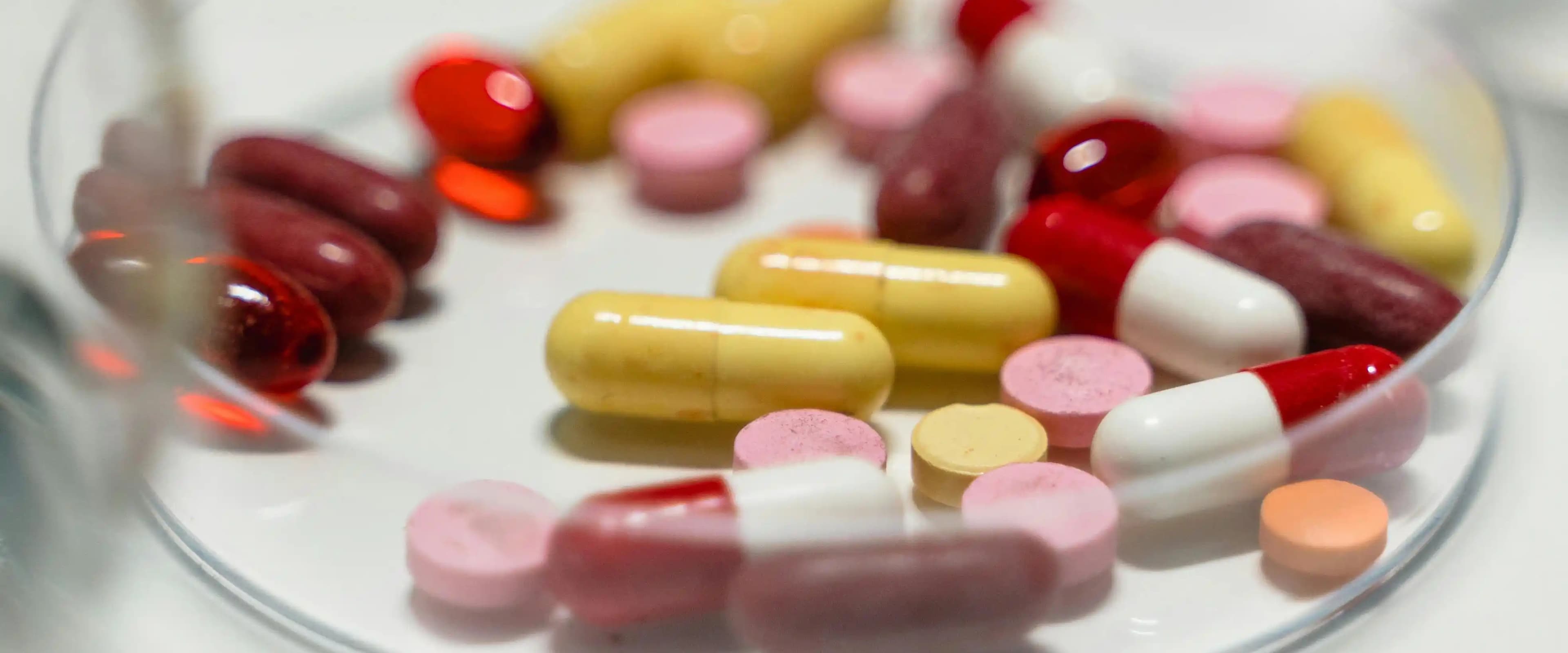 بنر فروشگاه داروخانه دکتر شعبانی