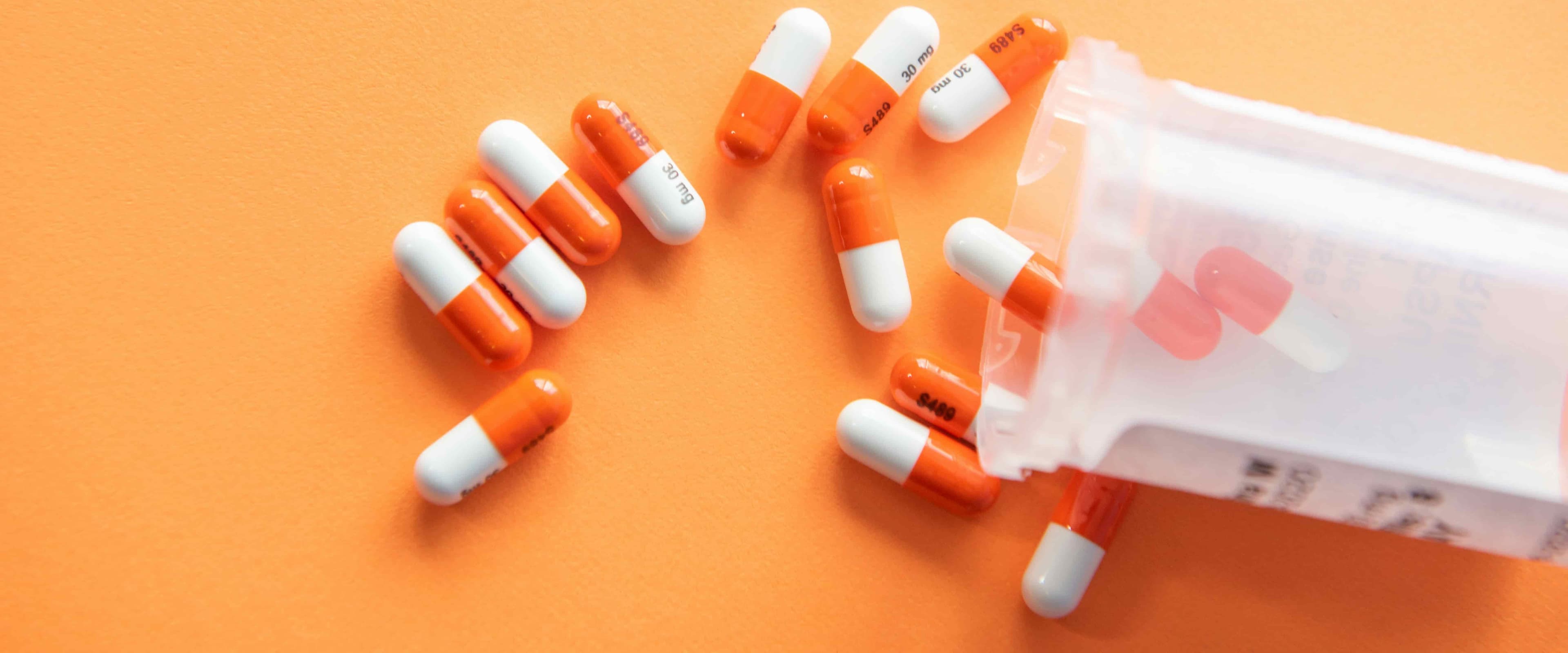 بنر فروشگاه داروخانه دکتر فامیلی