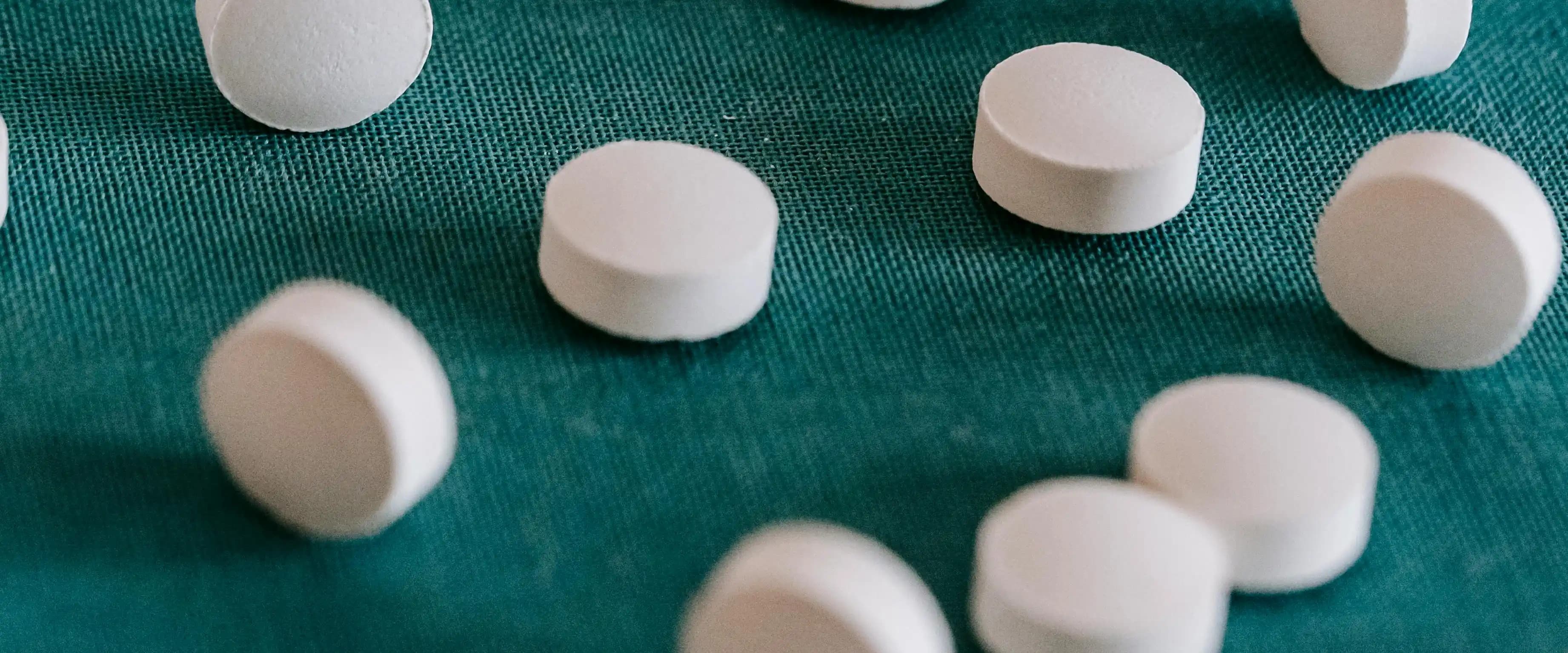 بنر فروشگاه داروخانه حکیم