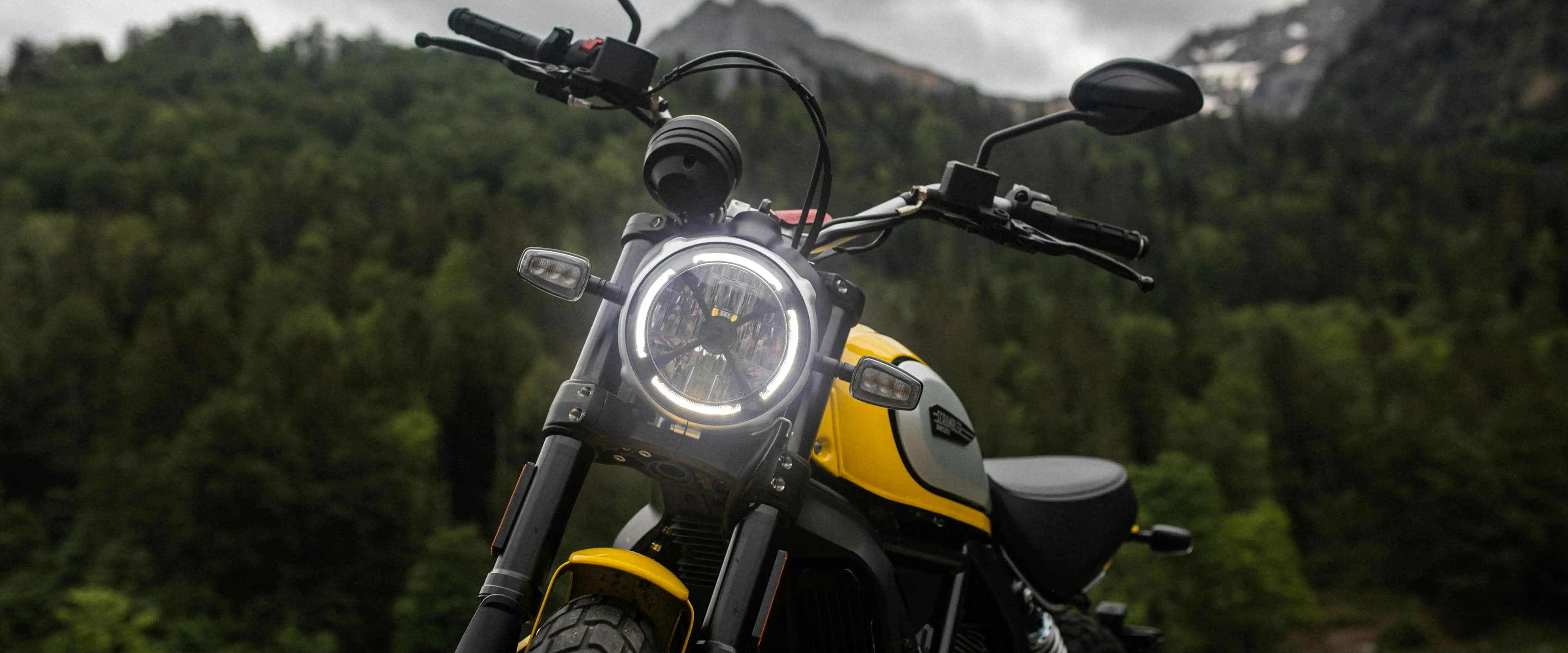 بنر فروشگاه لوازم یدکی موتورسیکلت اشراق یدک