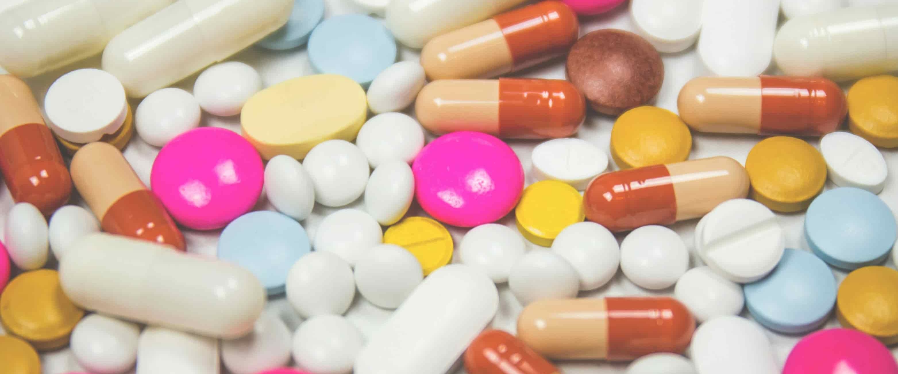 بنر فروشگاه داروخانه شبانه روزی دکتر بهاری