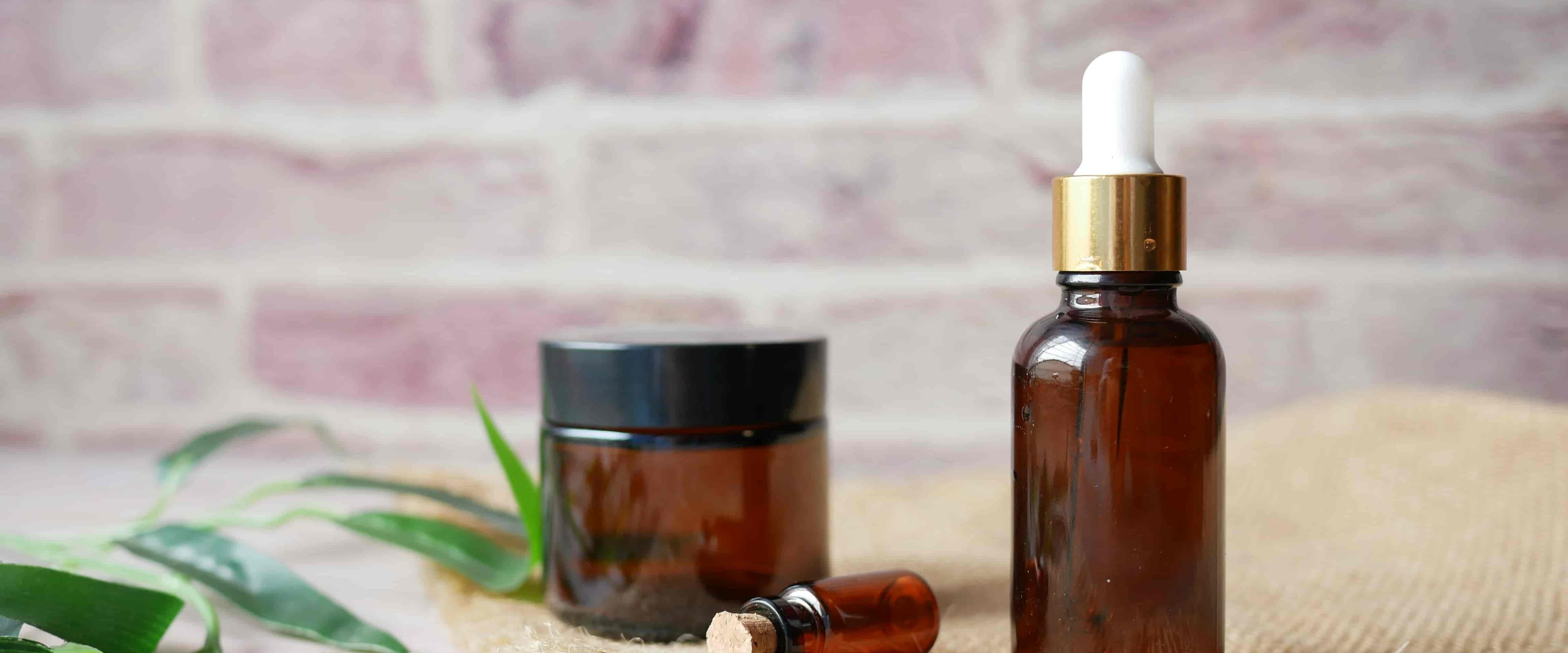 بنر فروشگاه آرایشی بهداشتی آزالیا