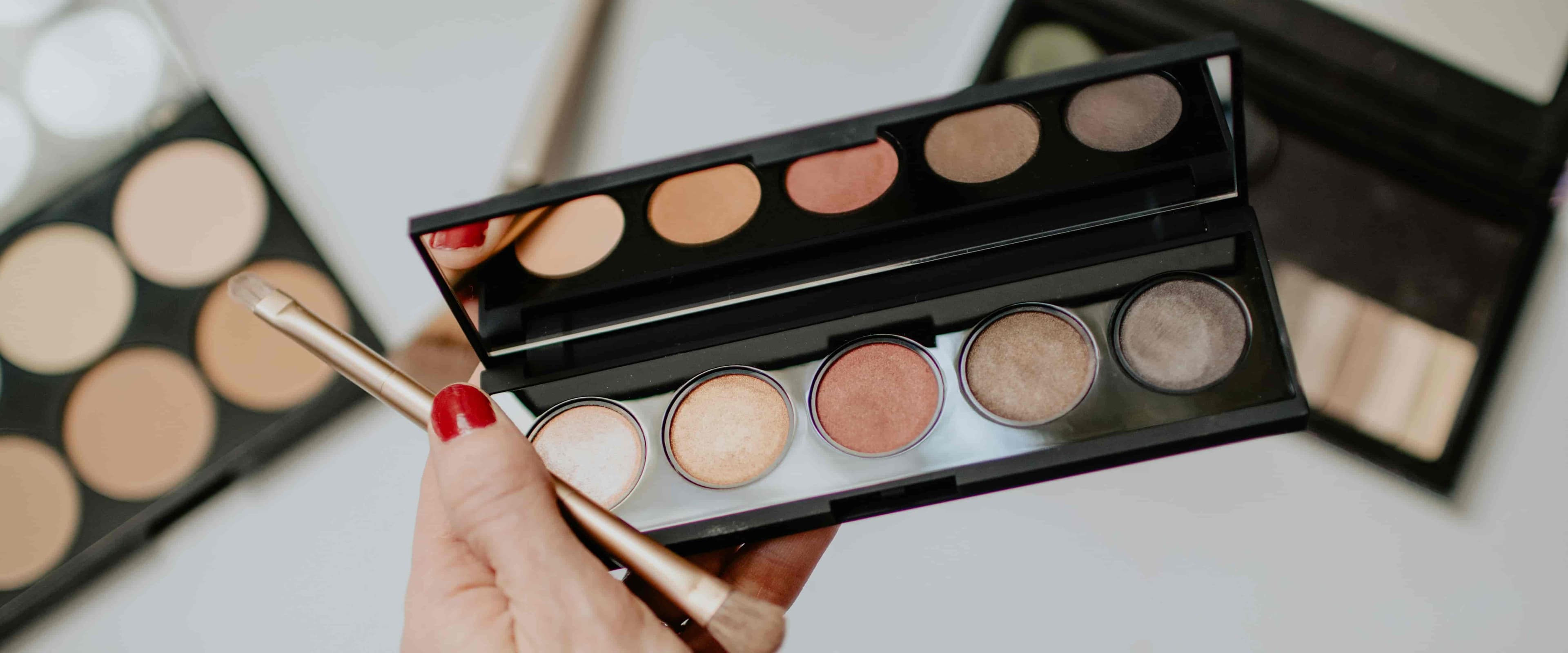 بنر فروشگاه آرایشی بهداشتی هانا