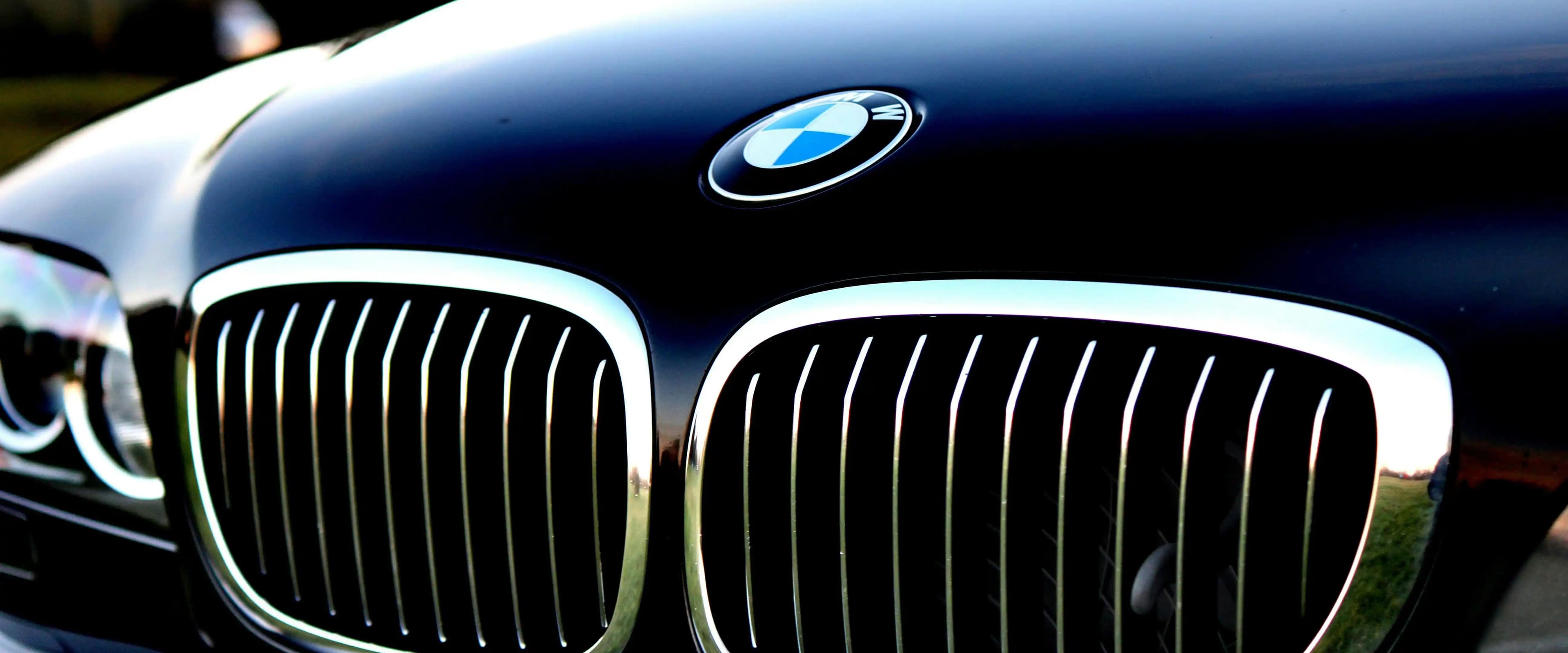 بنر فروشگاه نمایندگی آرین موتور میتسوبیشی لاماری 2206