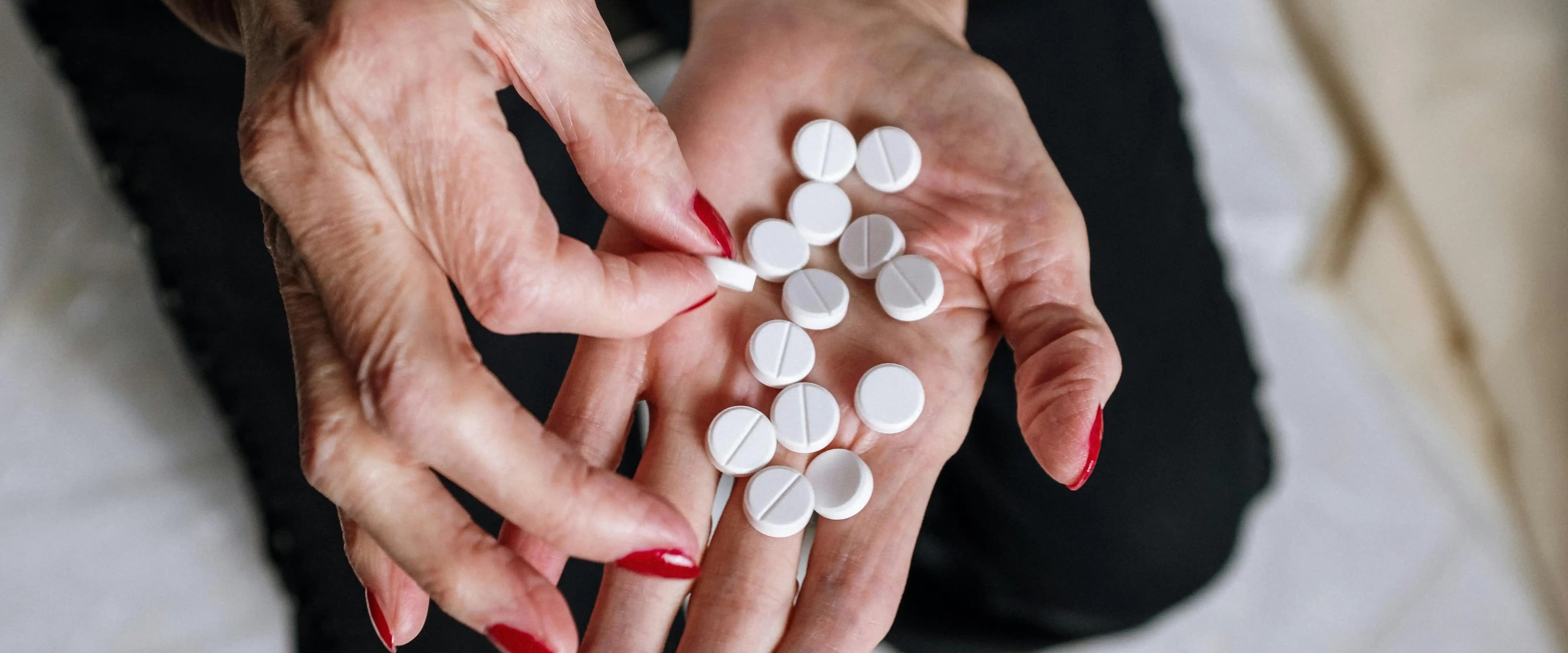 بنر فروشگاه داروخانه دکتر بلوری