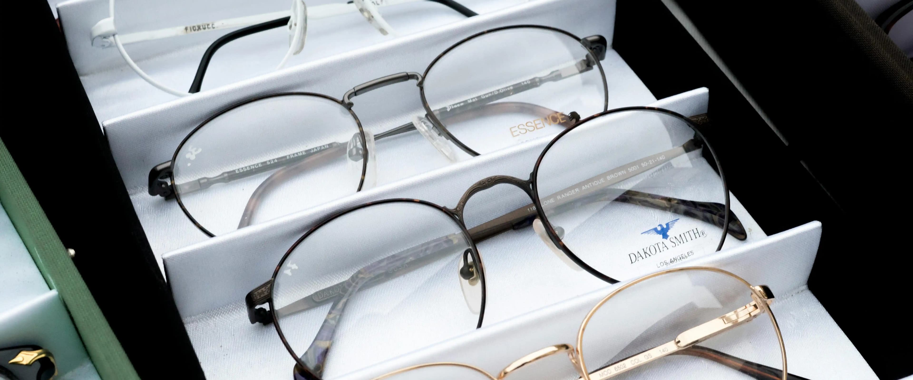 بنر فروشگاه عینک چشمان