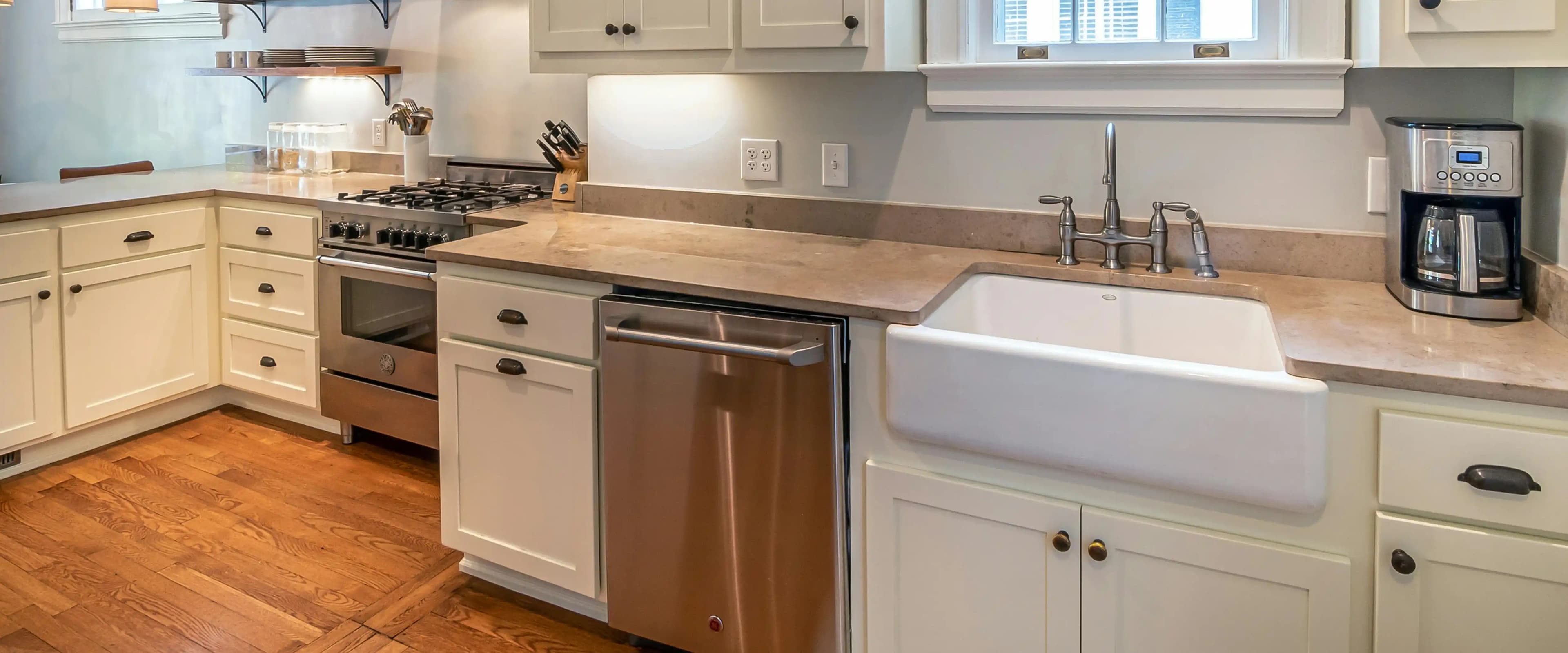 بنر فروشگاه لوازم خانگی ایمنی تیکاب کالا