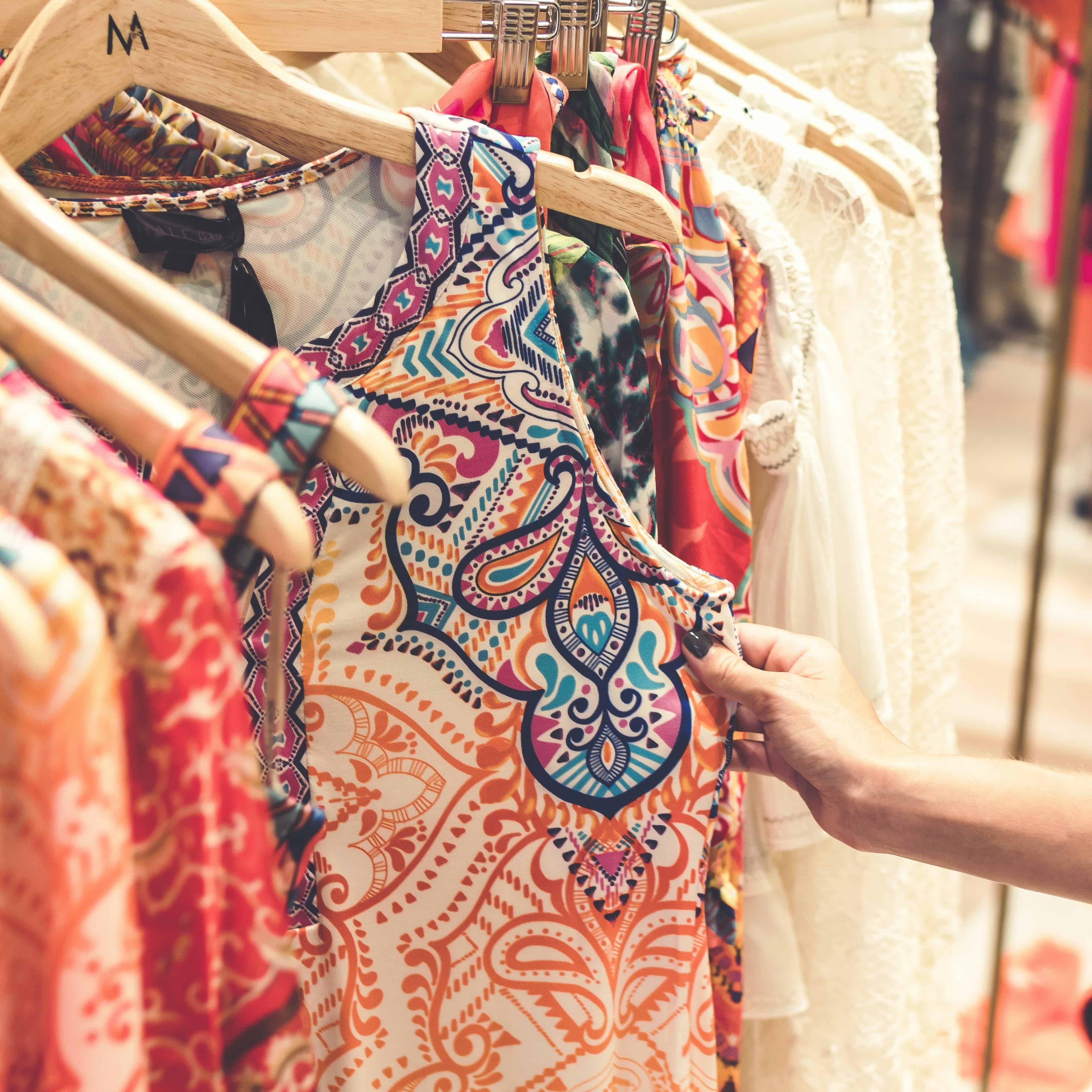 لوگوی فروشگاه پوشاک زنانه کادین