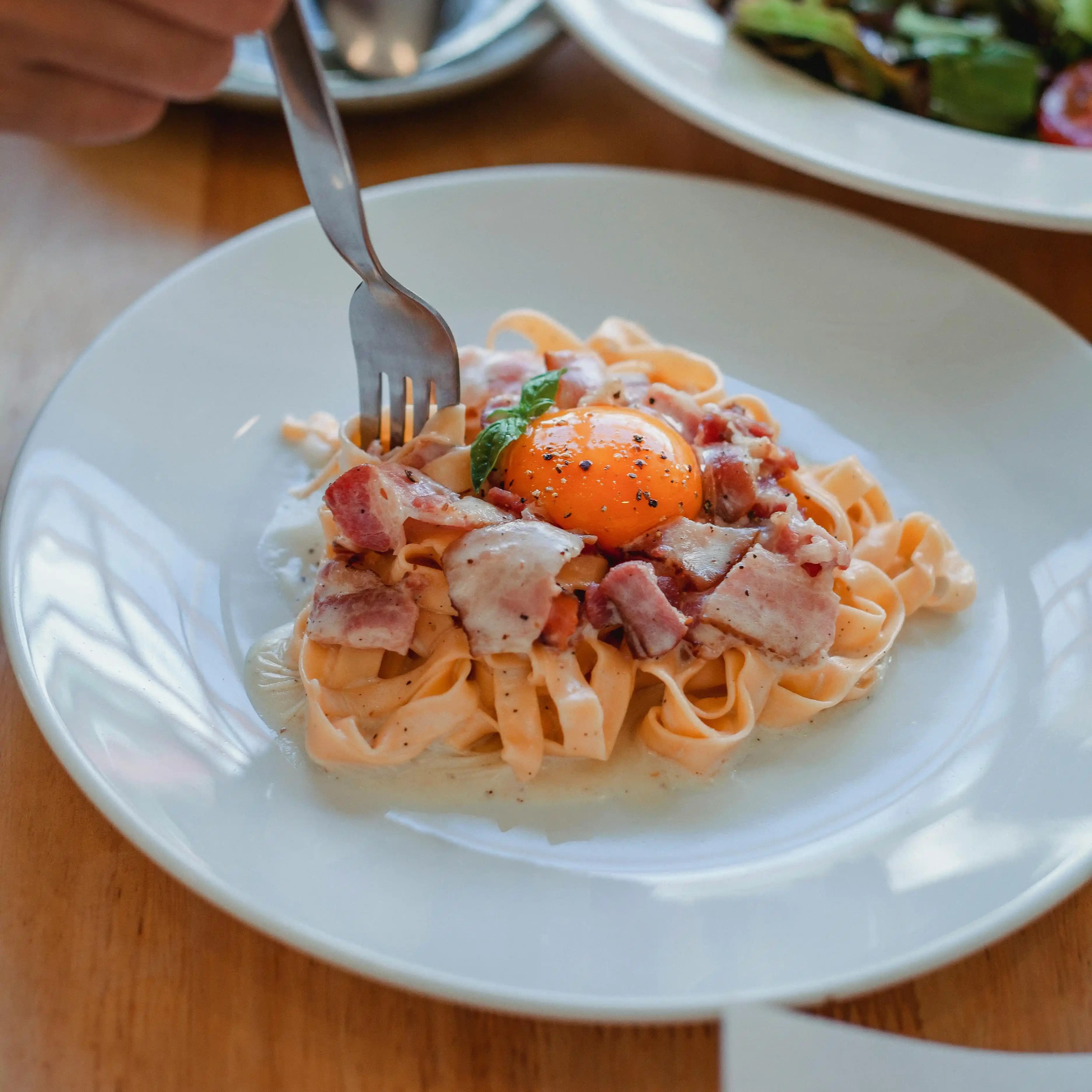 لوگوی فروشگاه کافه رستوران آکاژو