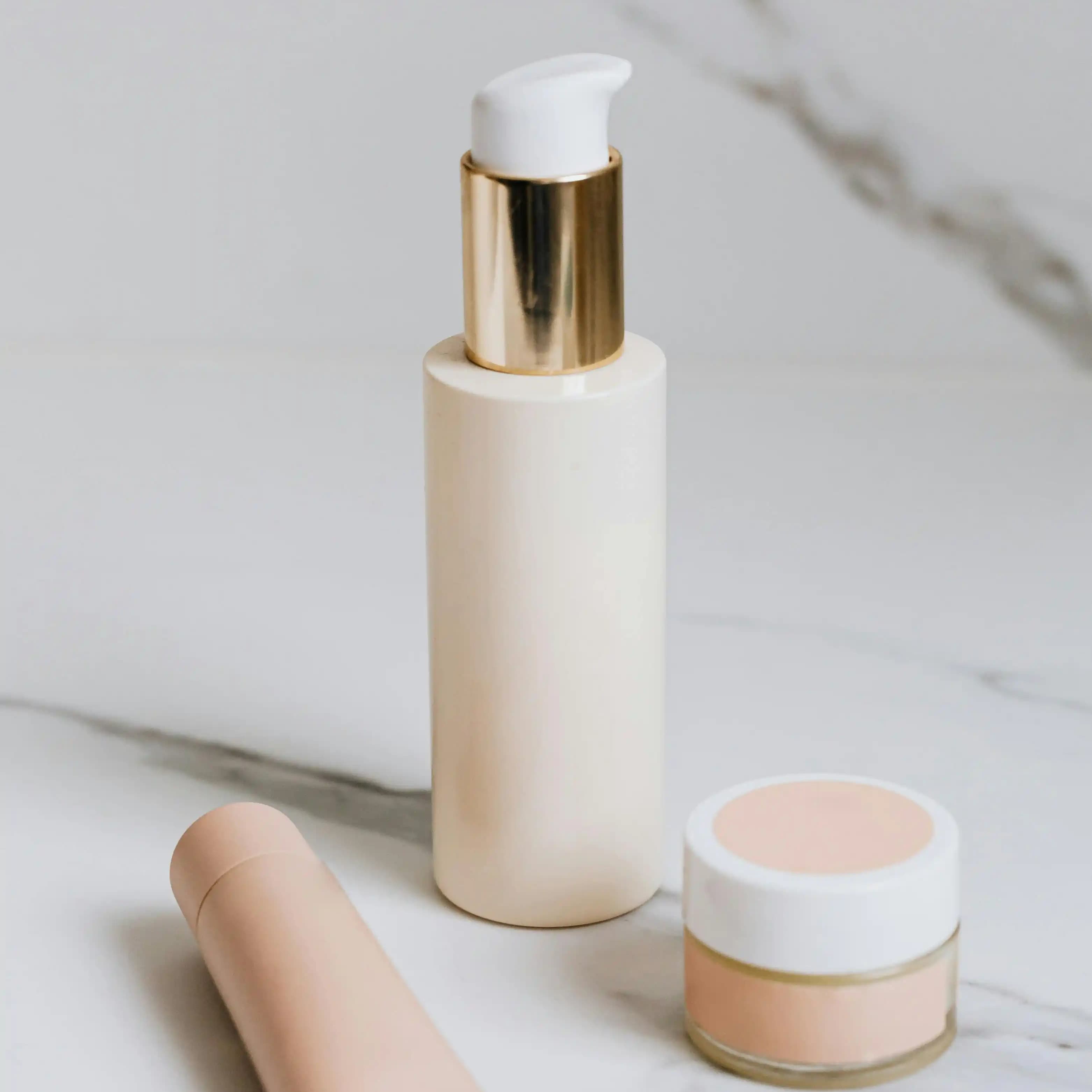 لوگوی فروشگاه ارایشی حوری