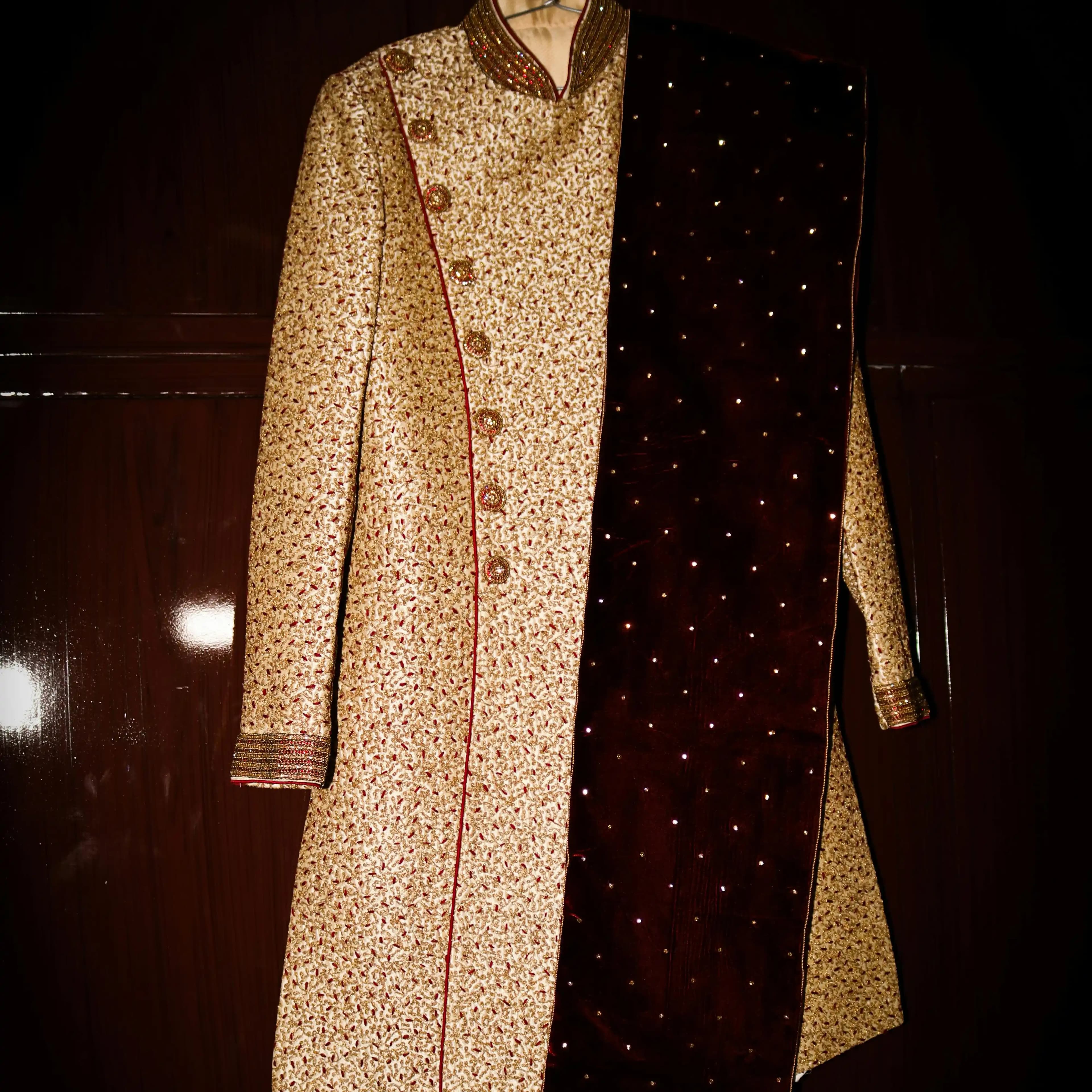 لوگوی فروشگاه گالری لاوین