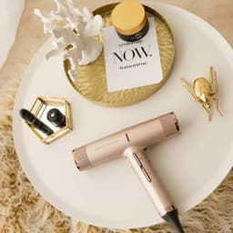 مرکز کراتین موی بانوی هنر