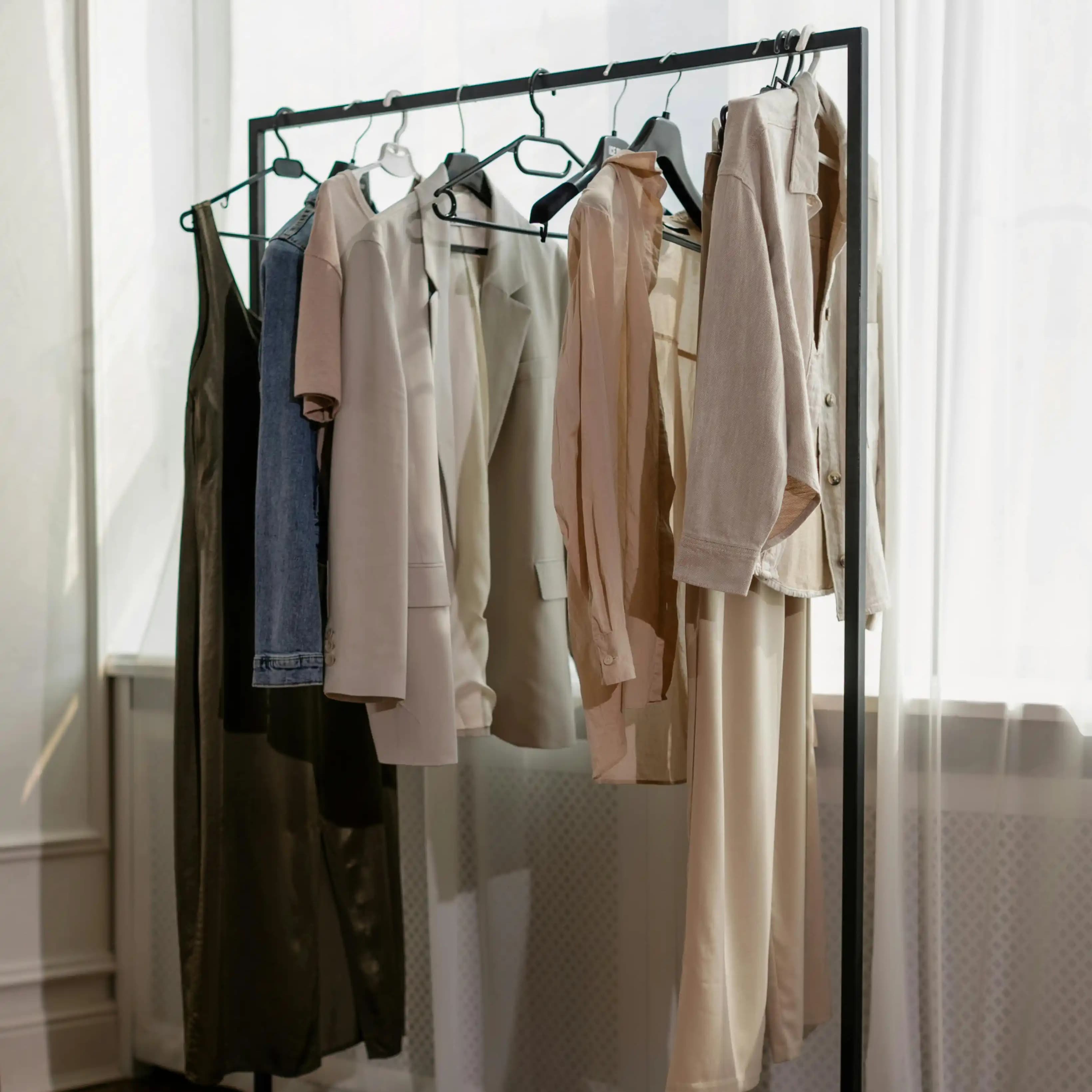 لوگوی فروشگاه لباس زیر و جوراب آیسالند