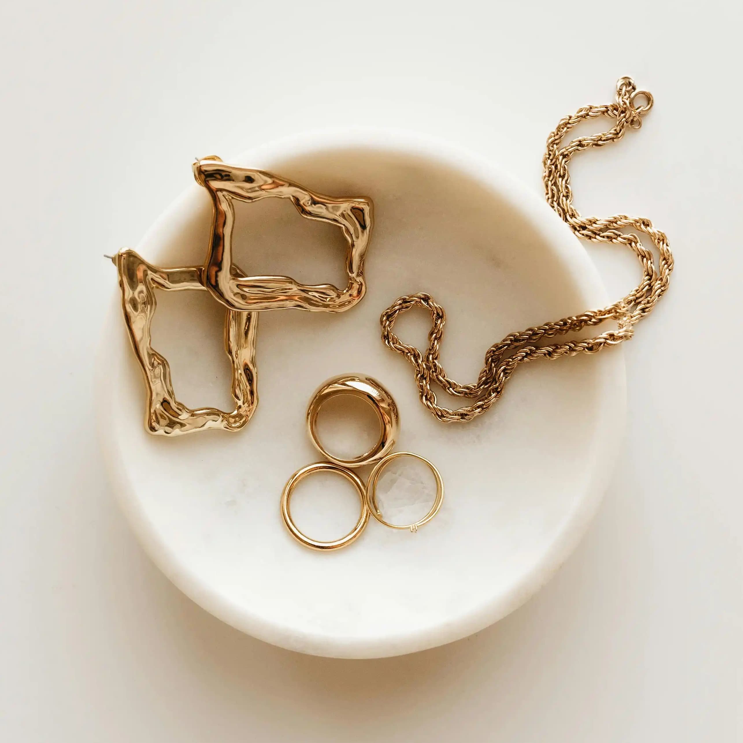 لوگوی فروشگاه طلا سازی پیرآقاجانی