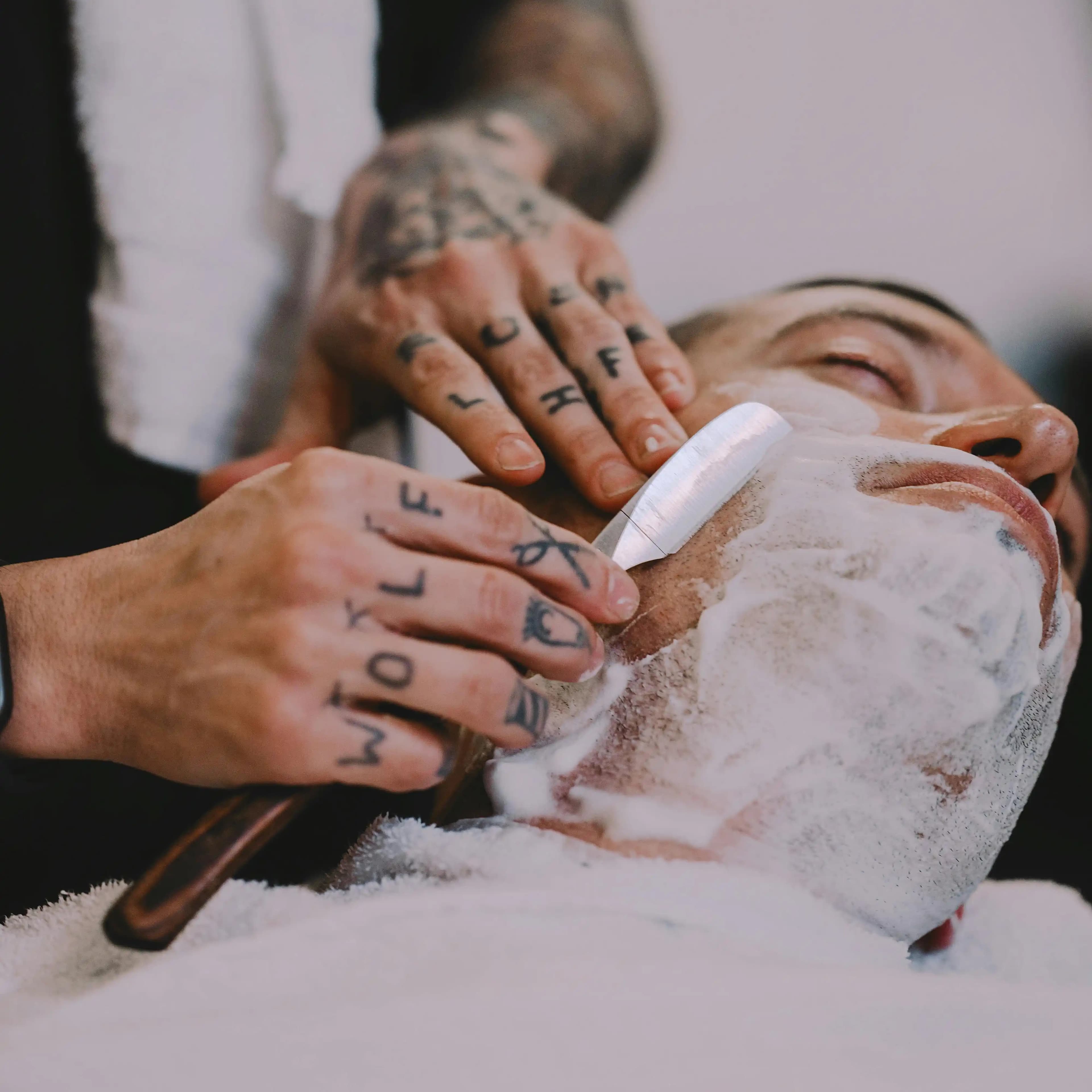 لوگوی فروشگاه سالن ارایشی گیسو طلا