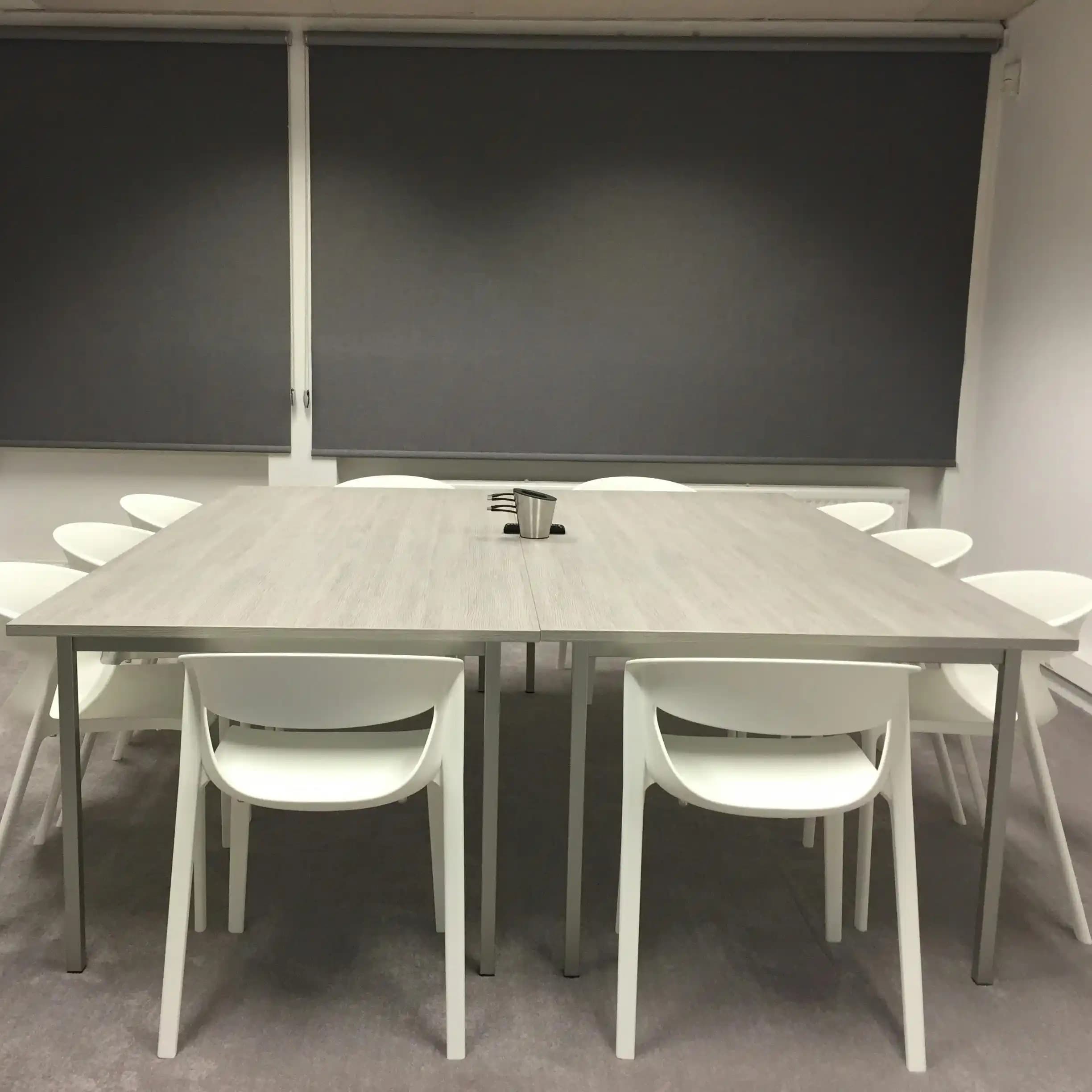 لوگوی فروشگاه مبلمان حسینی