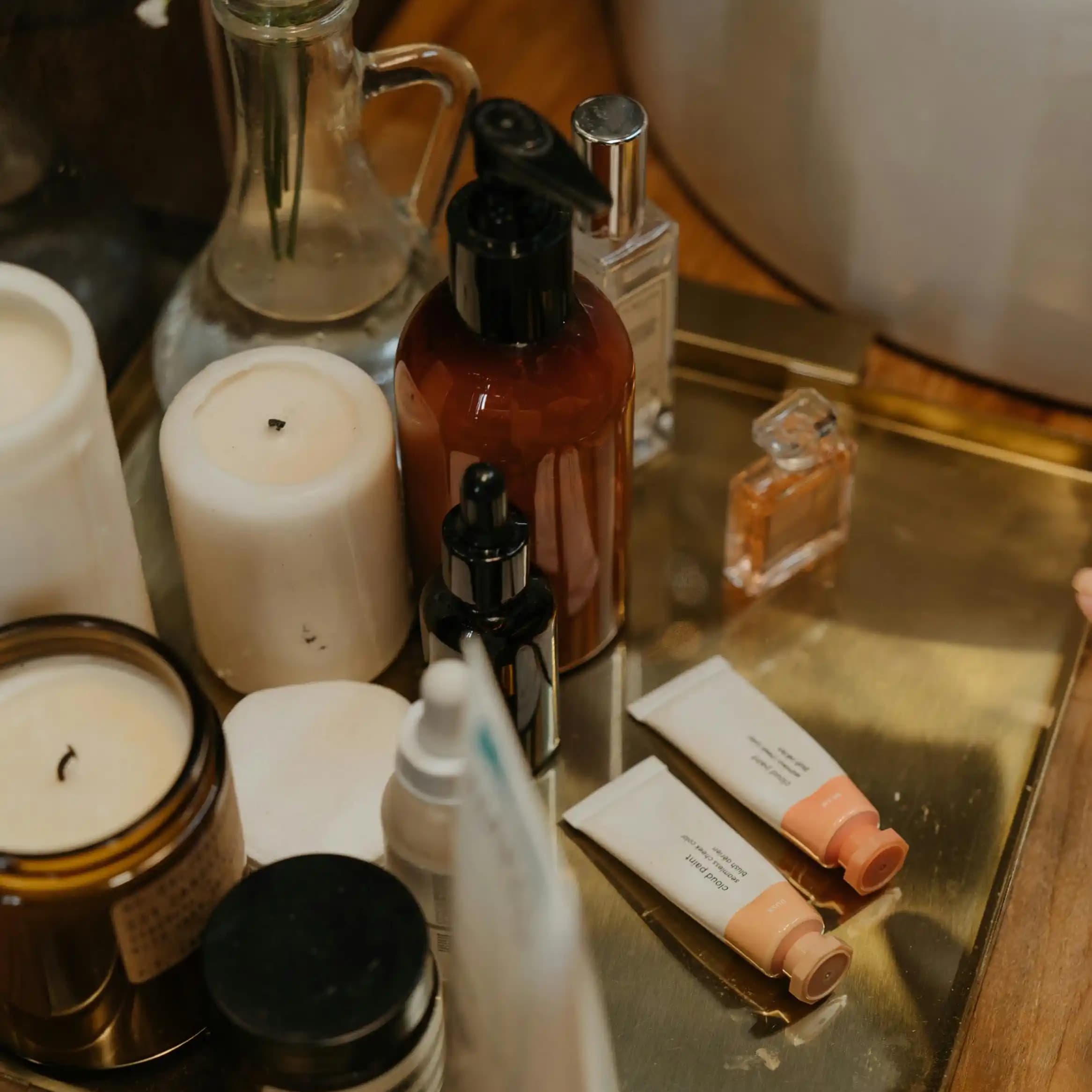 لوگوی فروشگاه آرایشی و بهداشتی یاشیل