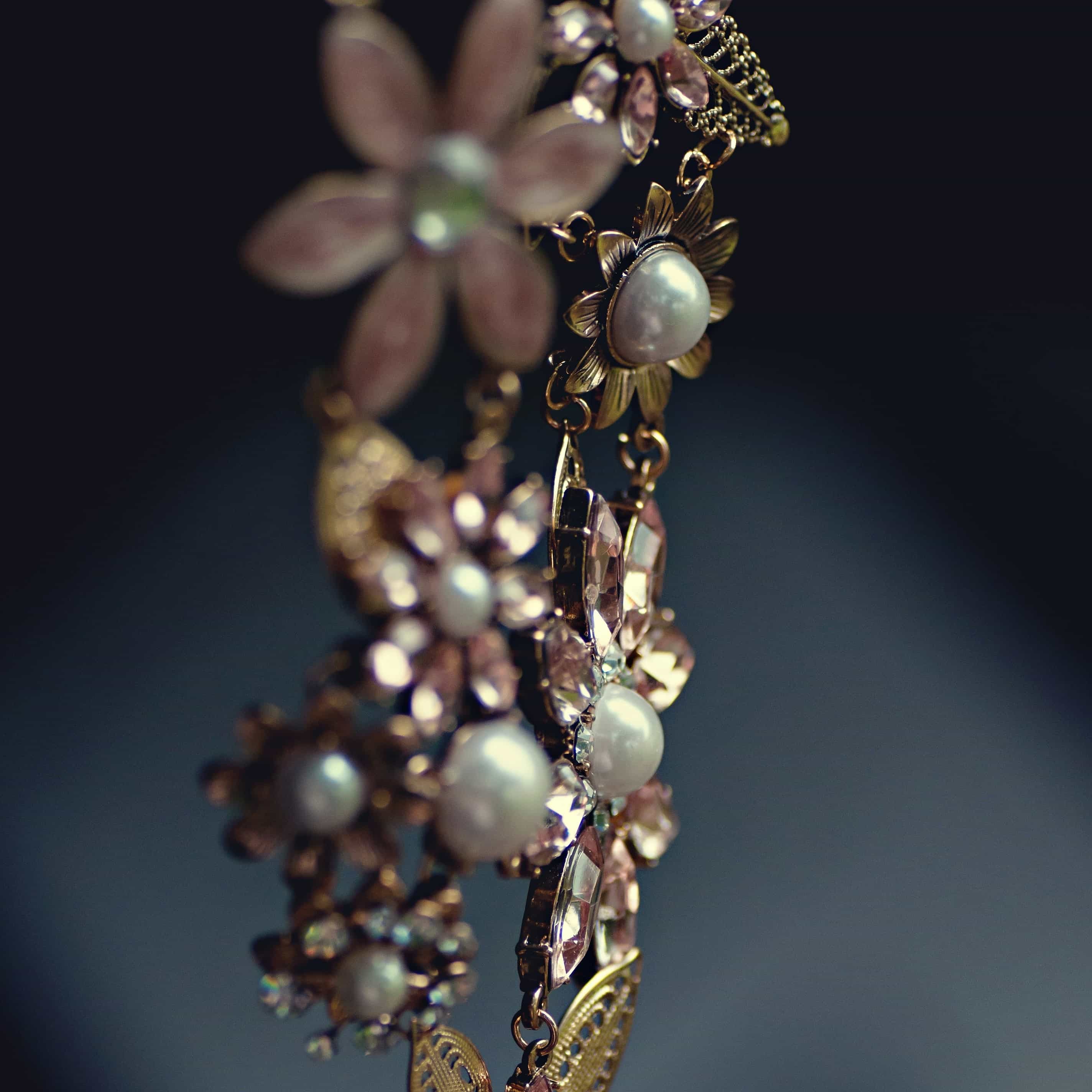 لوگوی فروشگاه بدلیجات و جواهرات لوتوس