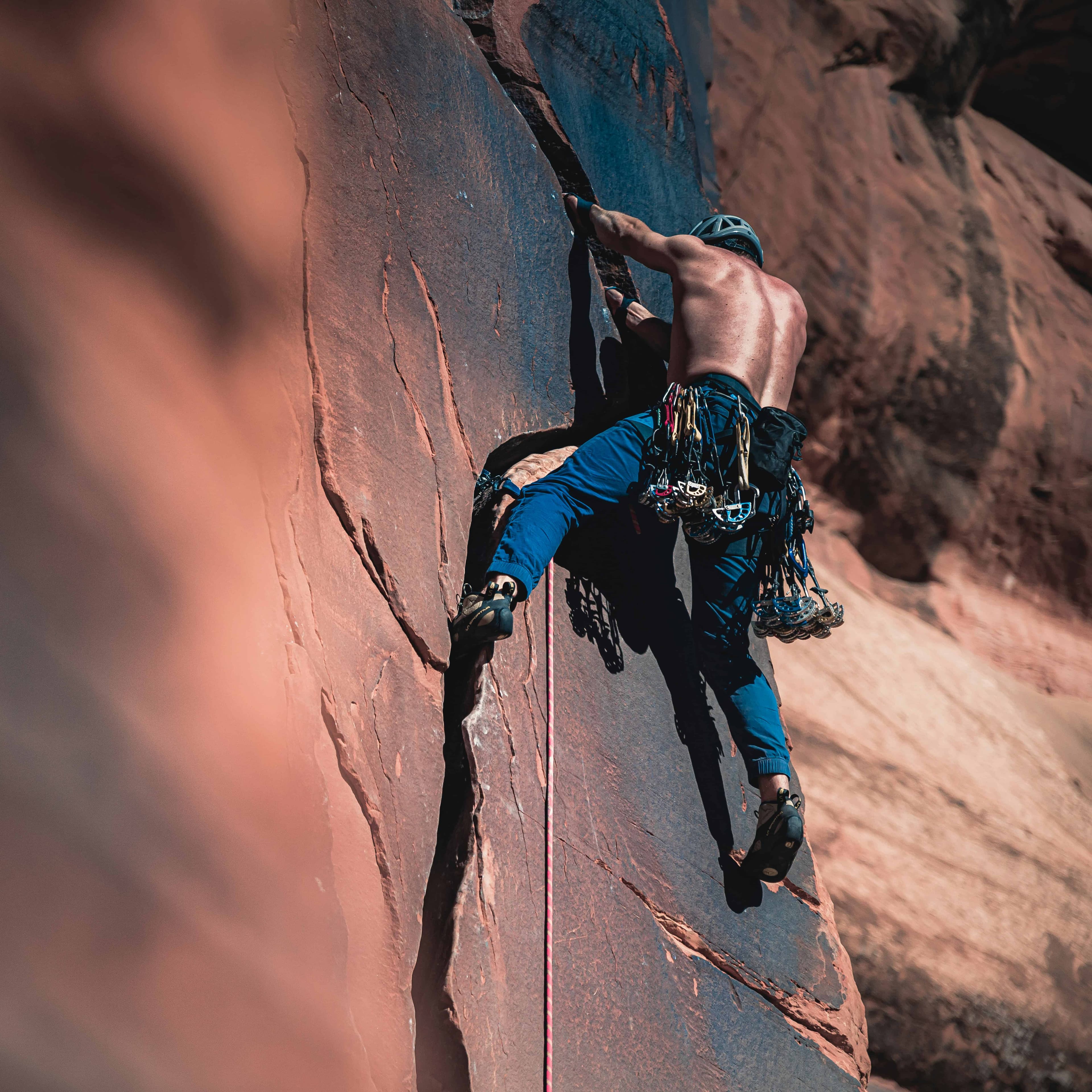 لوگوی فروشگاه فروشگاه ورزشی بارکد