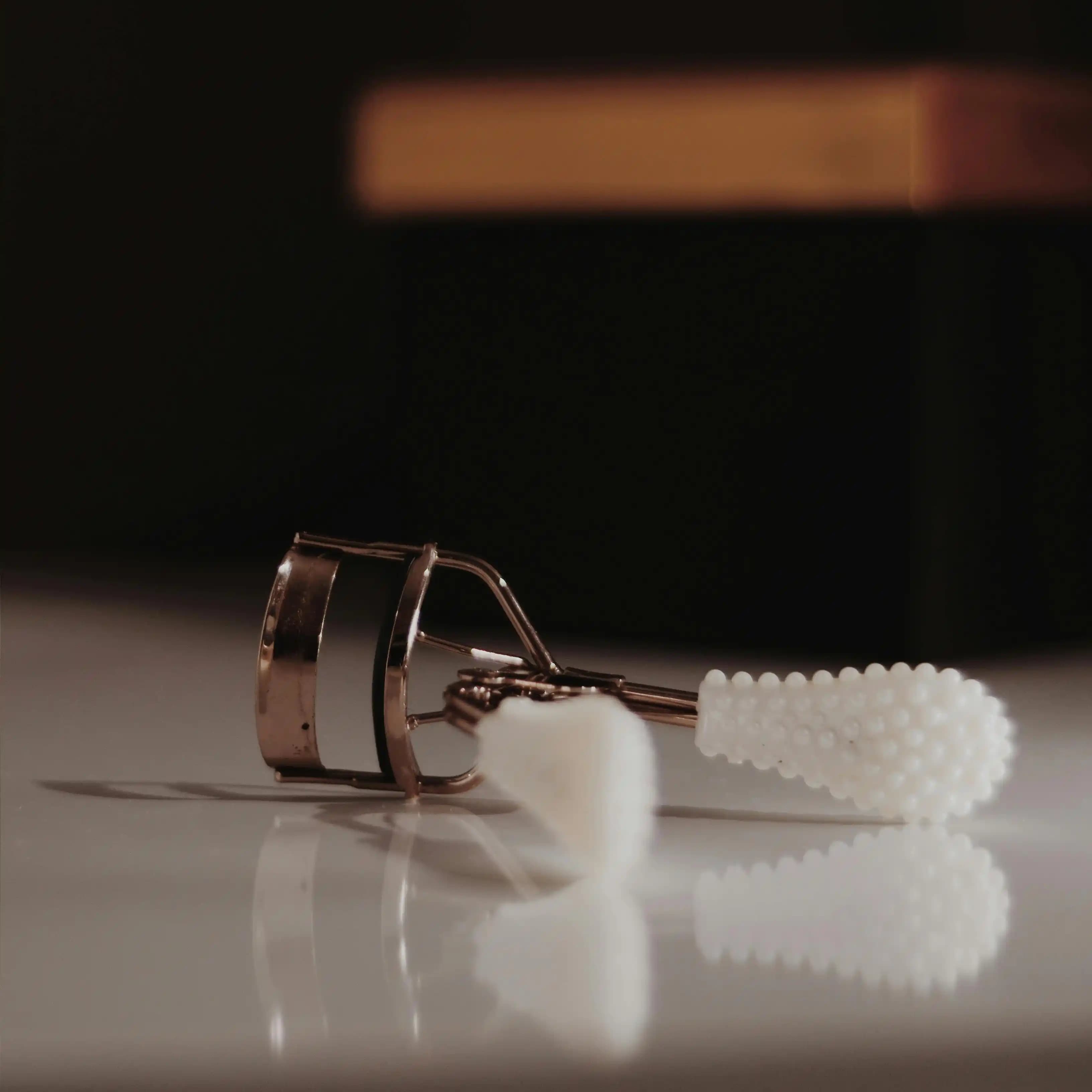 لوگوی فروشگاه آرایشی و بهداشتی یاشیل