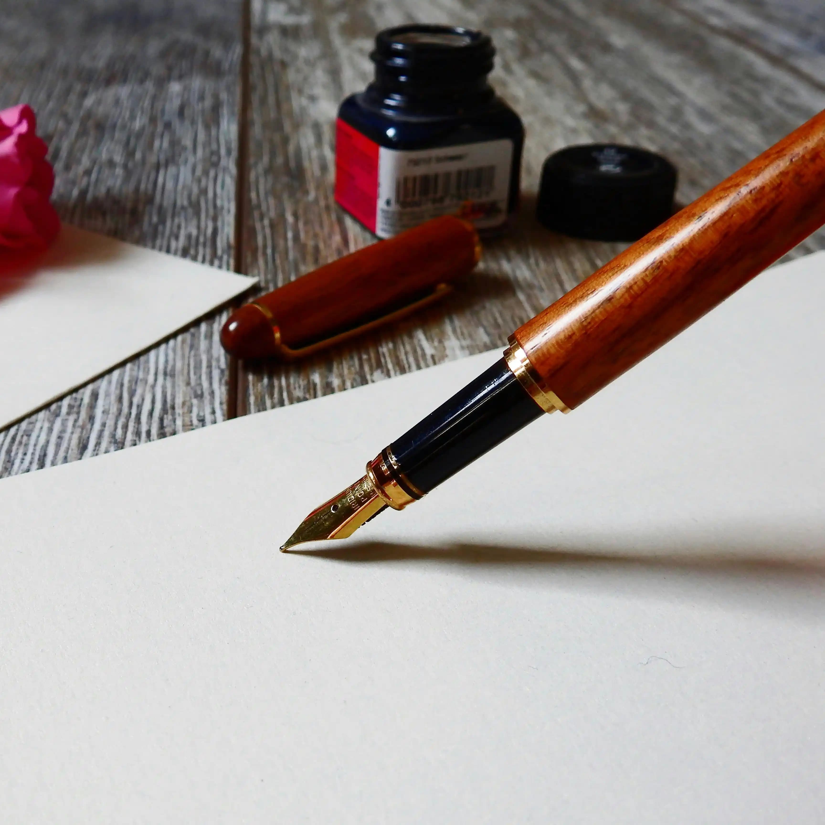 لوگوی فروشگاه کتاب فروشی و لوازم تحریر محمد