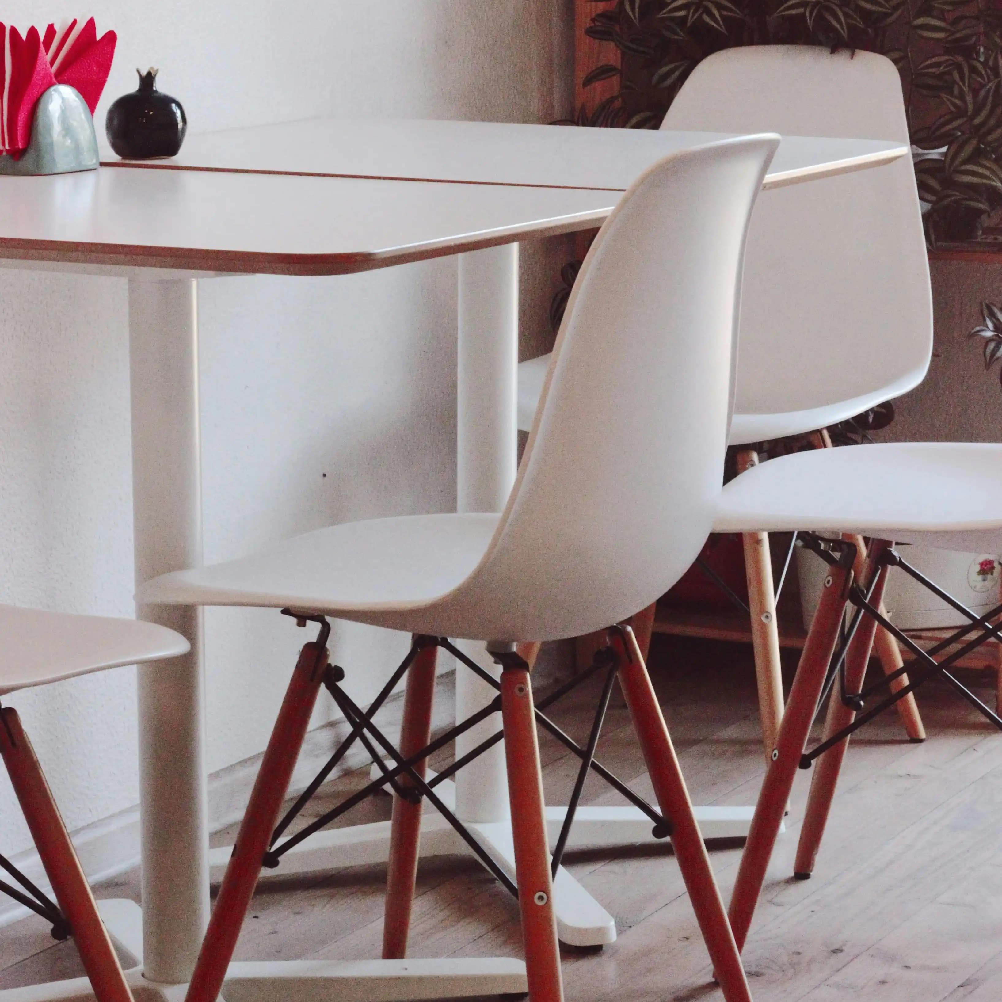 لوگوی فروشگاه مبل پور حسینی