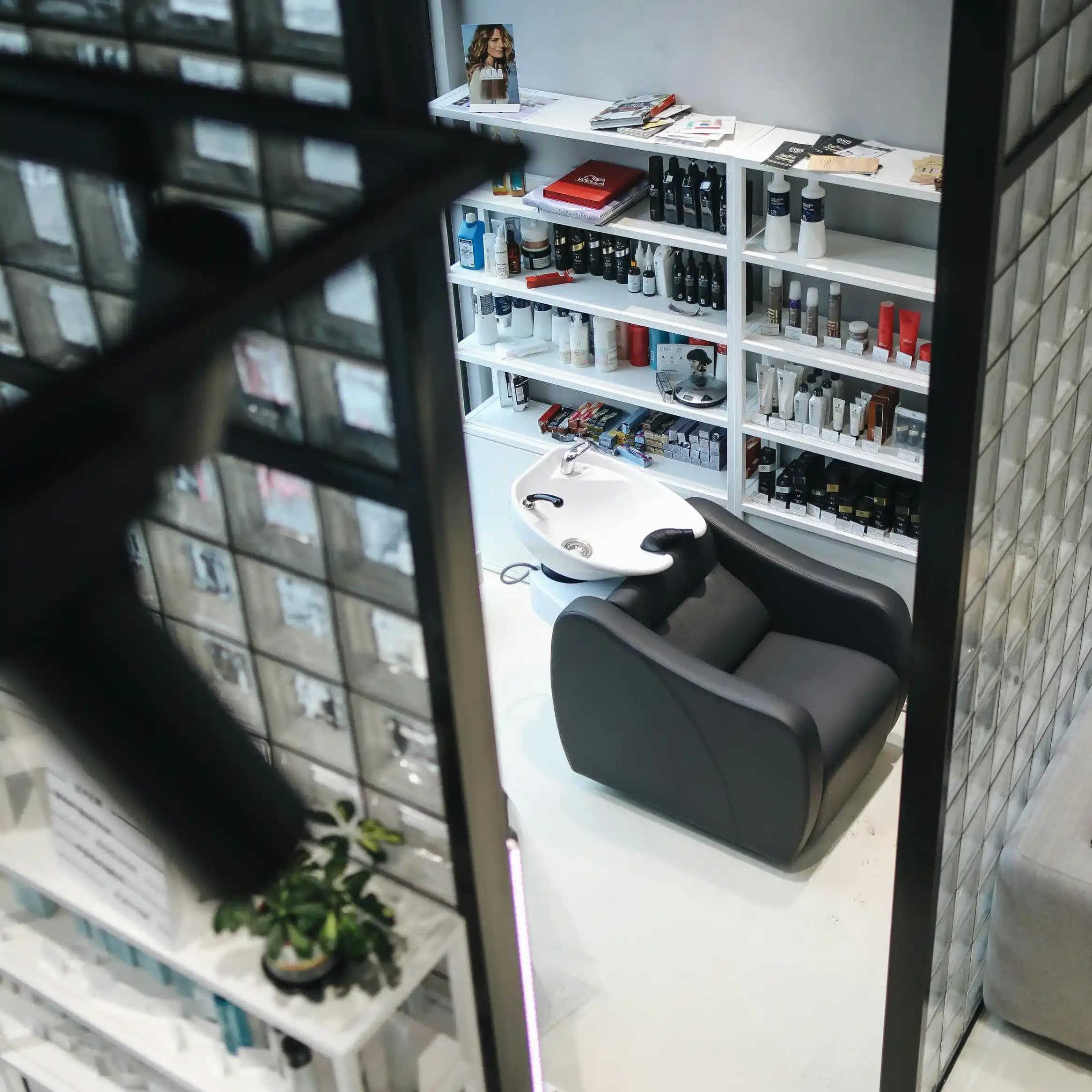 لوگوی فروشگاه سالن زیبایی حامد قنبری