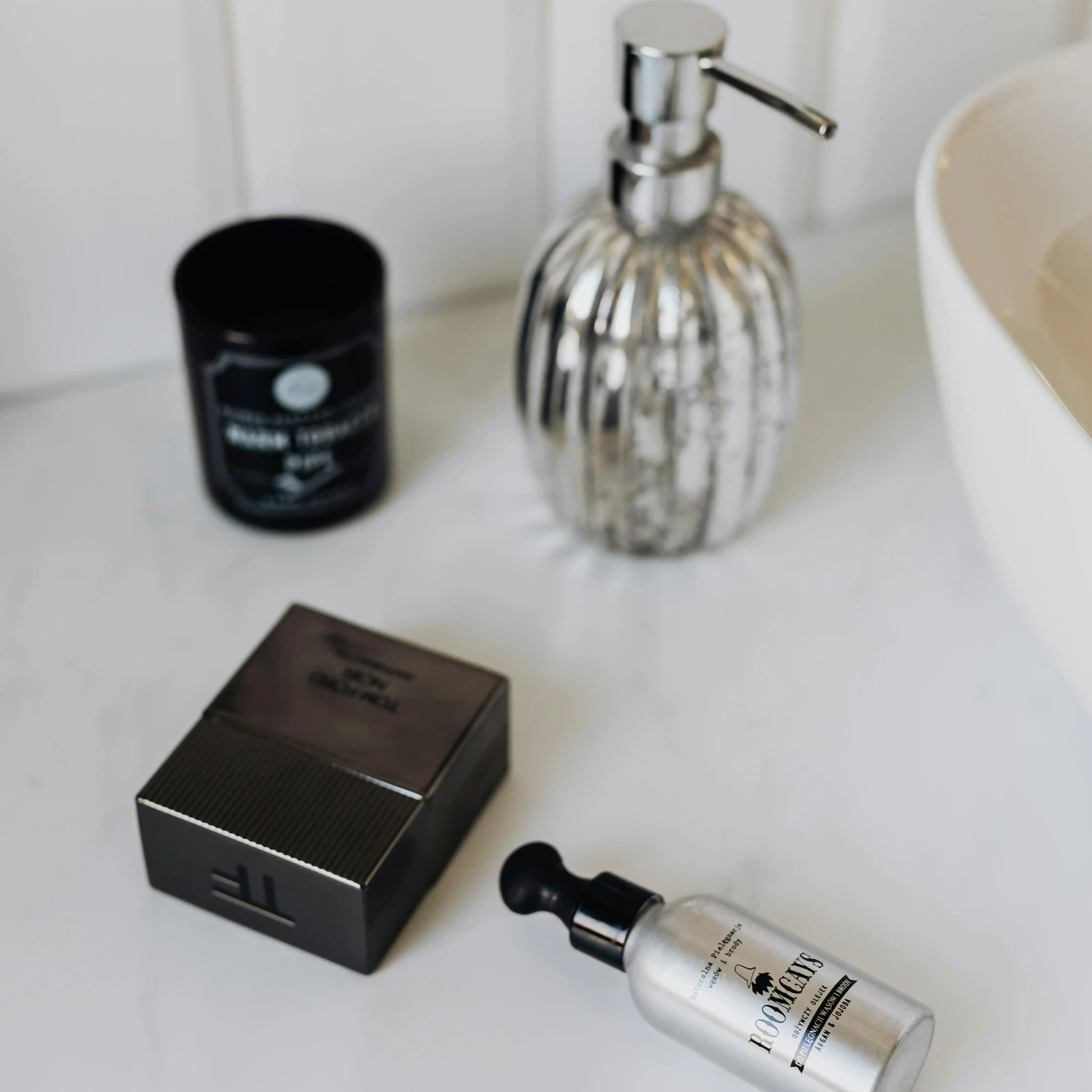 لوگوی فروشگاه لوازم ارایشی رخ