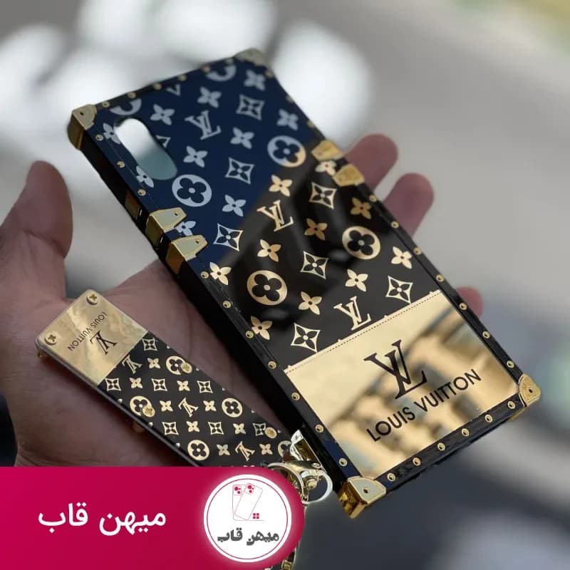 قاب موبایل سامسونگ لویی ویتون گلد بلک صندوقی فونتی + آویزست - کد (۱۰۰۳۲۴)