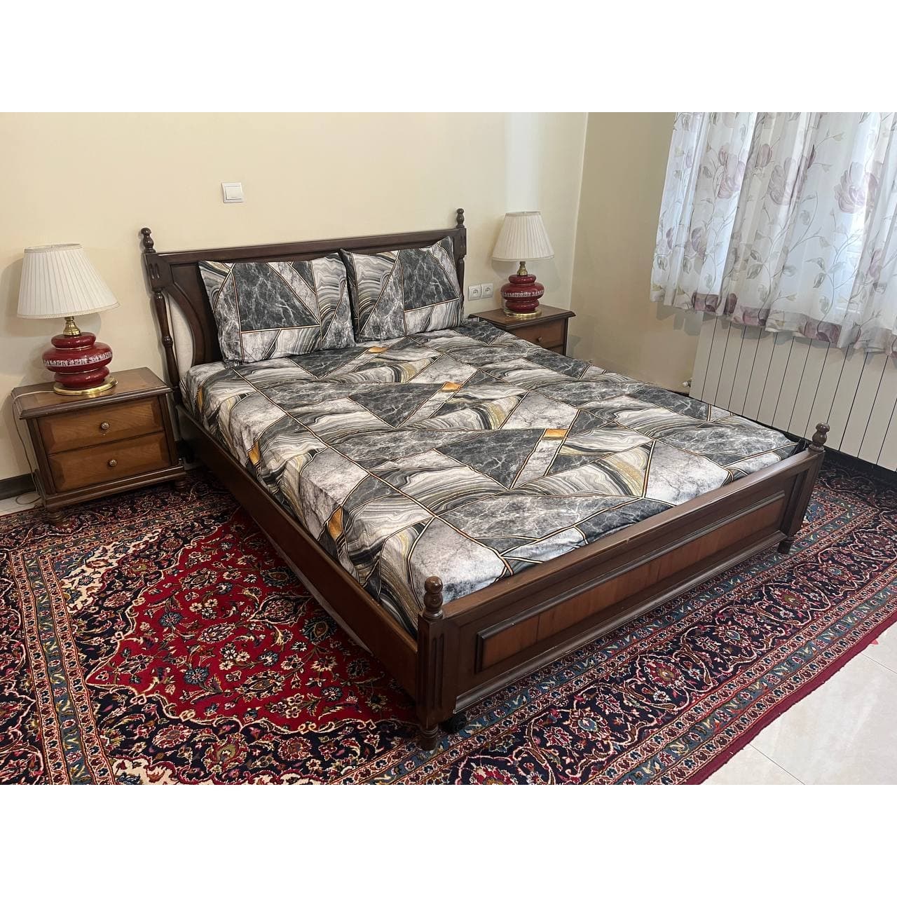 ملحفه کشدار طرح لاریسا ۲ نفره ۳ تکه عرض ۱۸۰