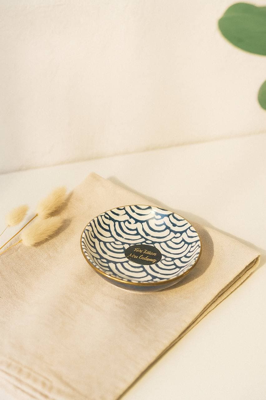 خرما خوری دنی هوم